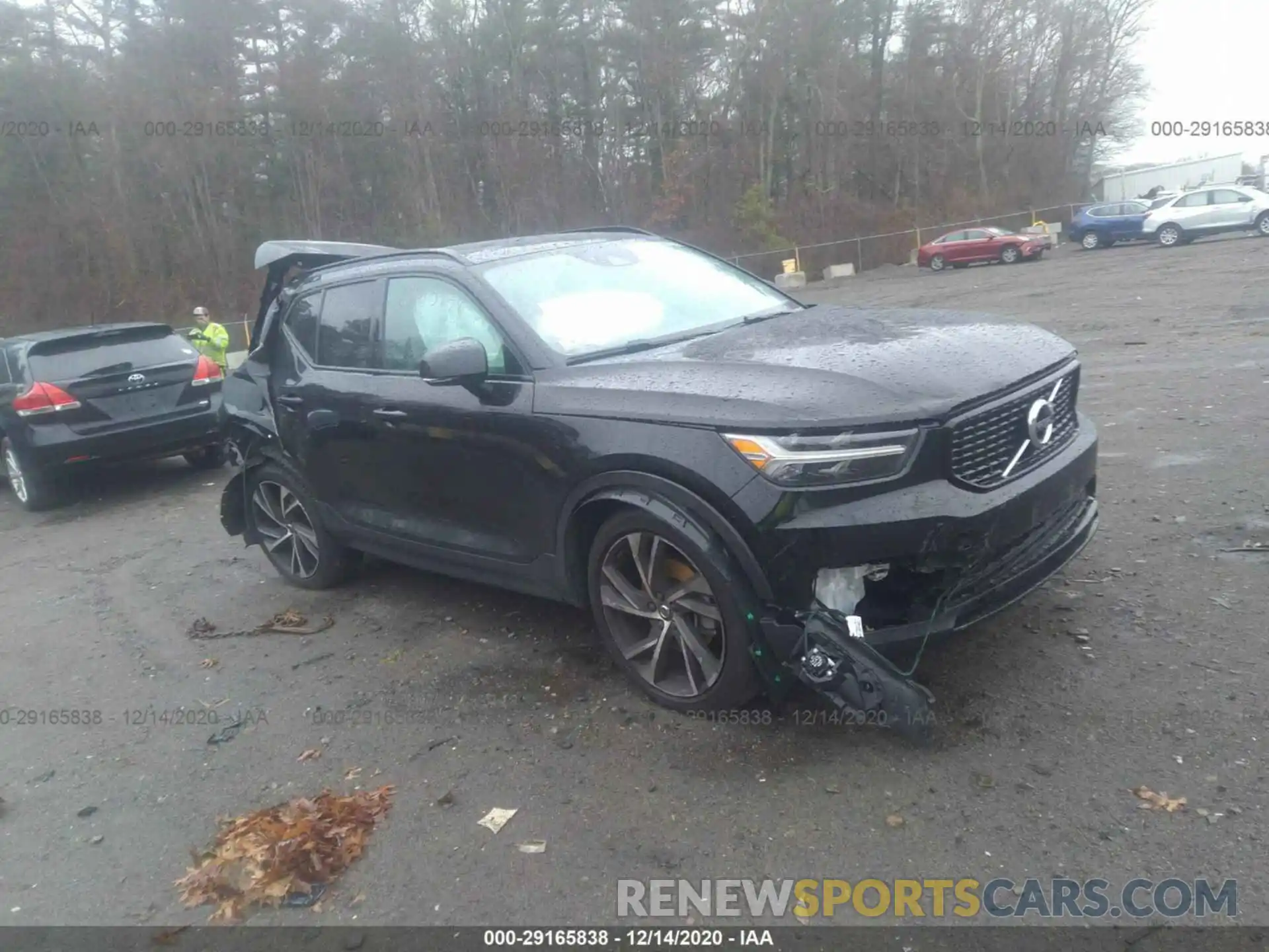 1 Photograph of a damaged car YV4162UM2K2129423 VOLVO XC40 2019