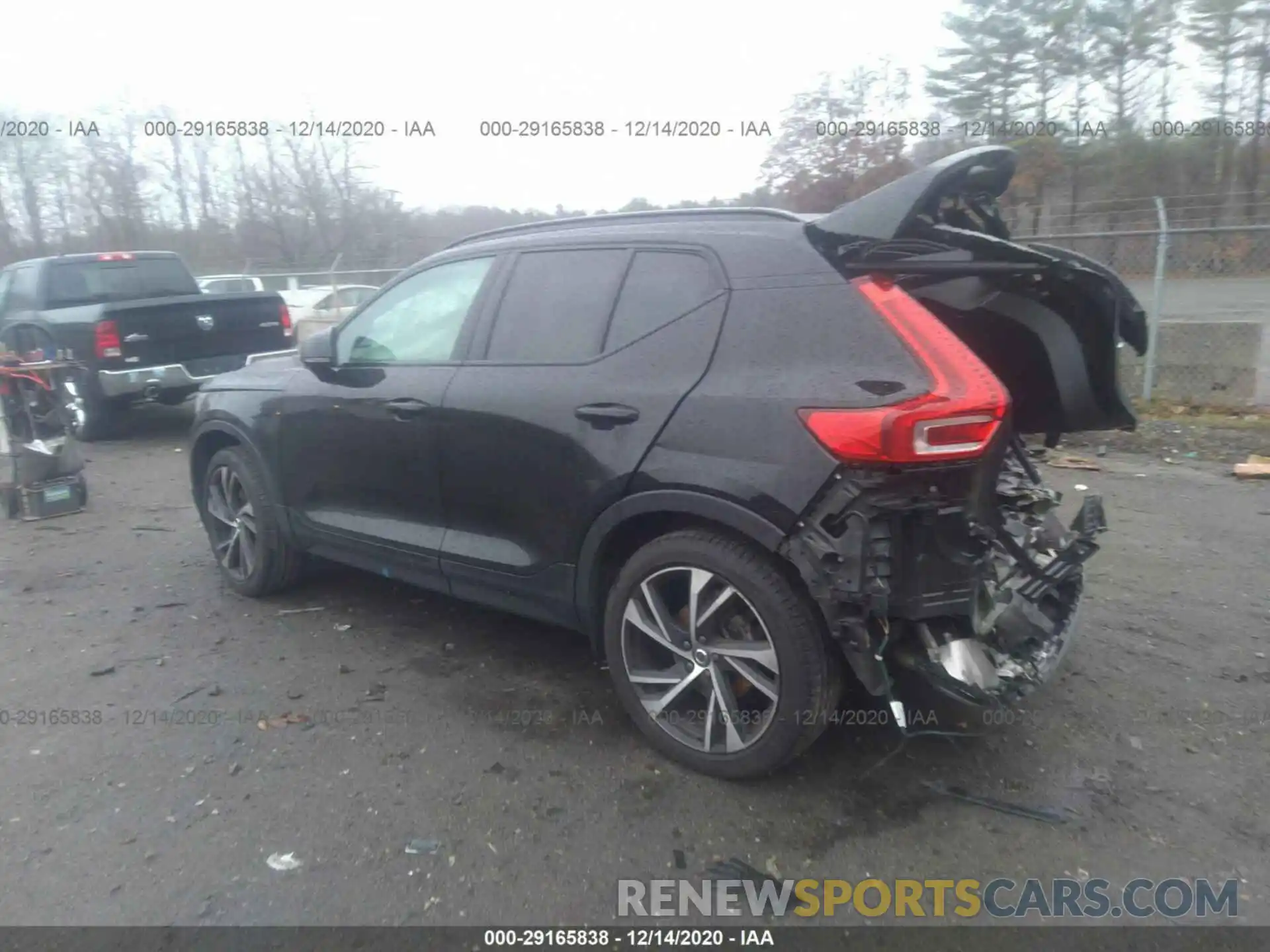 3 Photograph of a damaged car YV4162UM2K2129423 VOLVO XC40 2019