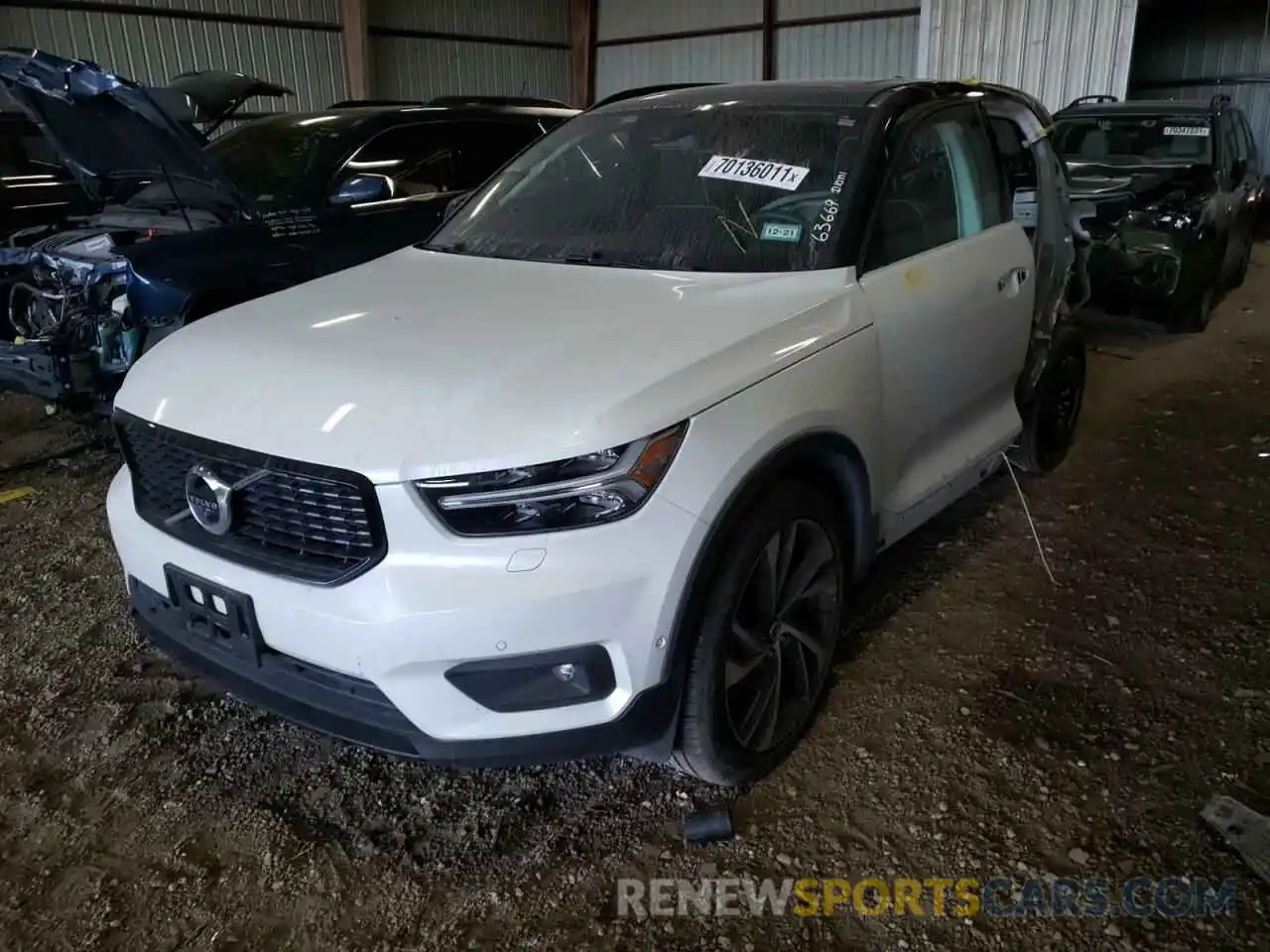 2 Photograph of a damaged car YV4162UM3K2096383 VOLVO XC40 2019