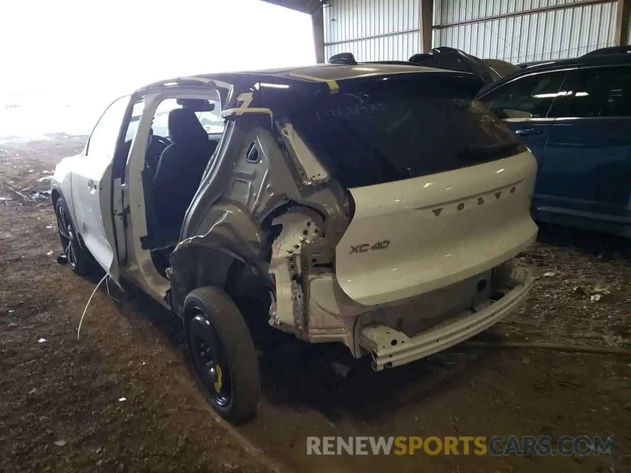 3 Photograph of a damaged car YV4162UM3K2096383 VOLVO XC40 2019