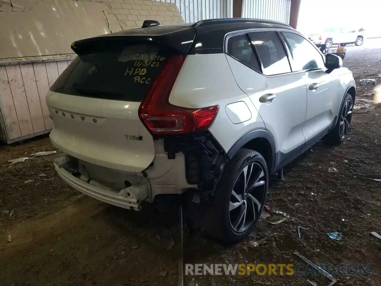 4 Photograph of a damaged car YV4162UM3K2096383 VOLVO XC40 2019