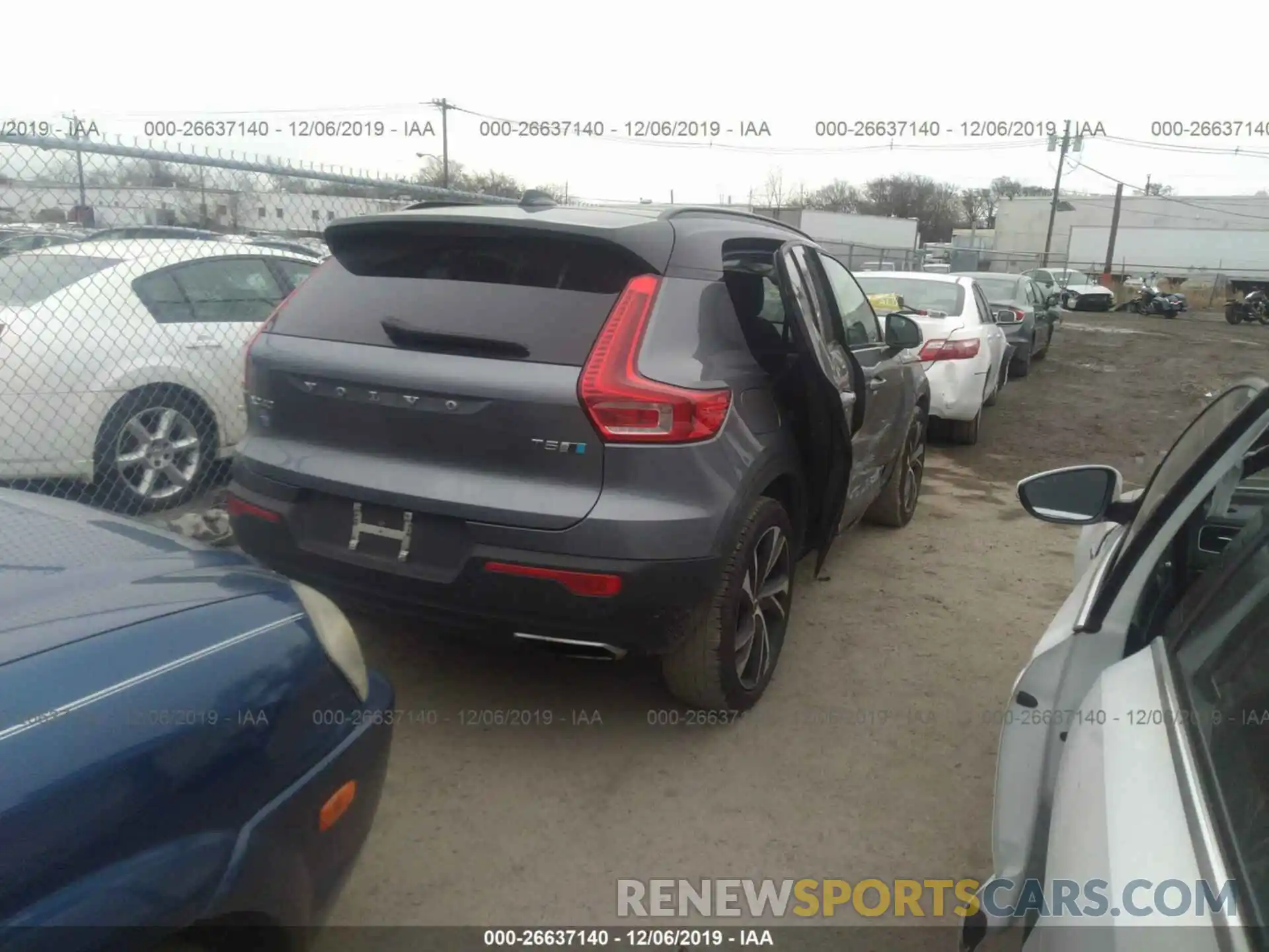 4 Photograph of a damaged car YV4162UM4K2102577 VOLVO XC40 2019