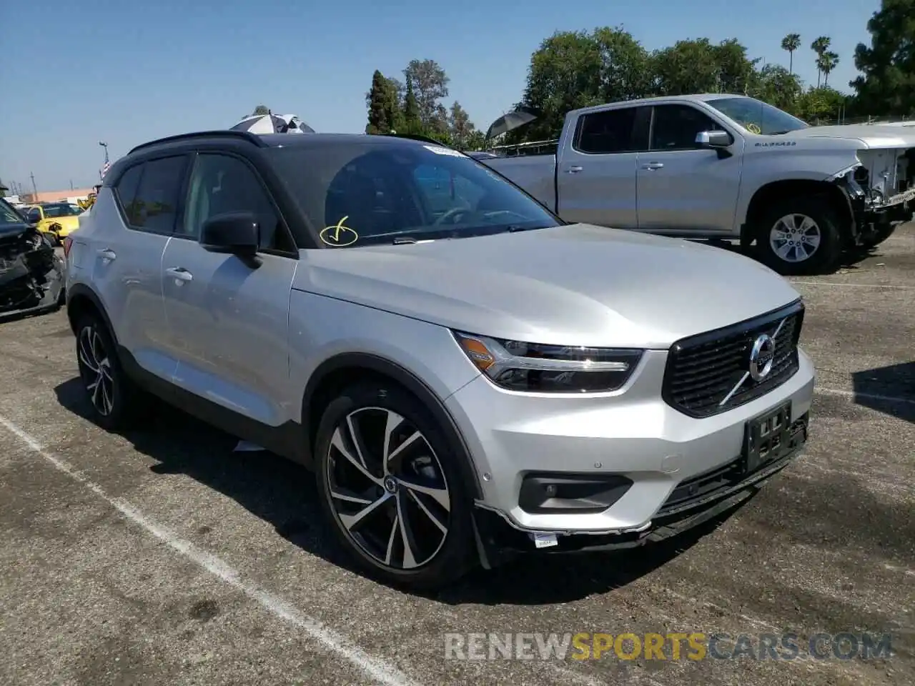 1 Photograph of a damaged car YV4162UM4K2104510 VOLVO XC40 2019