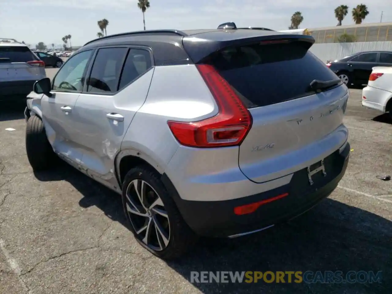 3 Photograph of a damaged car YV4162UM4K2104510 VOLVO XC40 2019