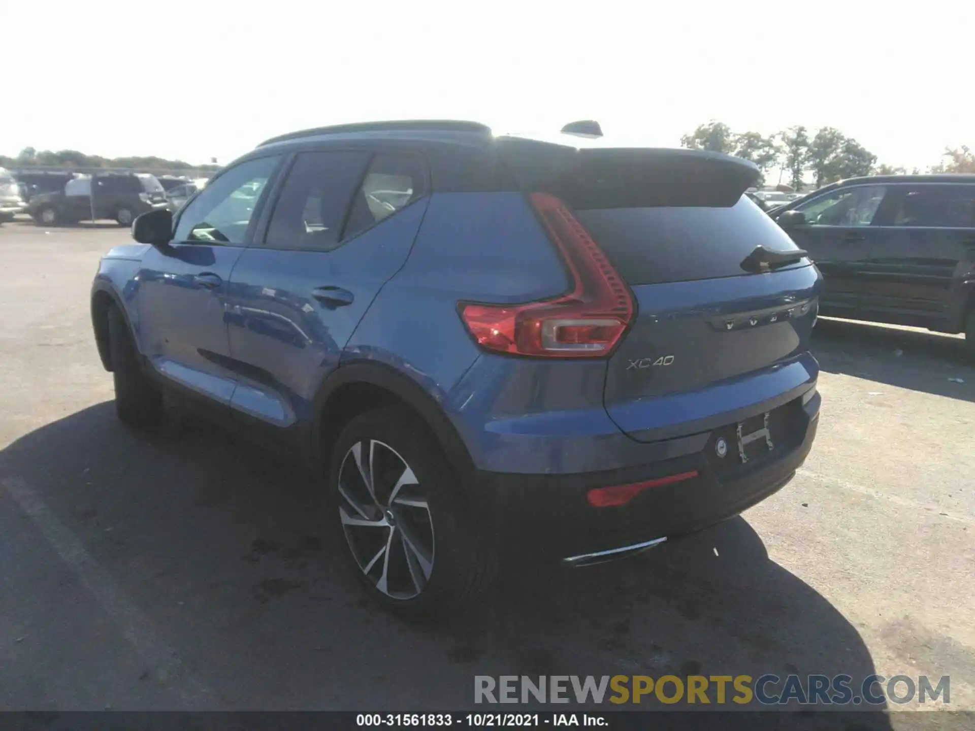 3 Photograph of a damaged car YV4162UM4K2142142 VOLVO XC40 2019