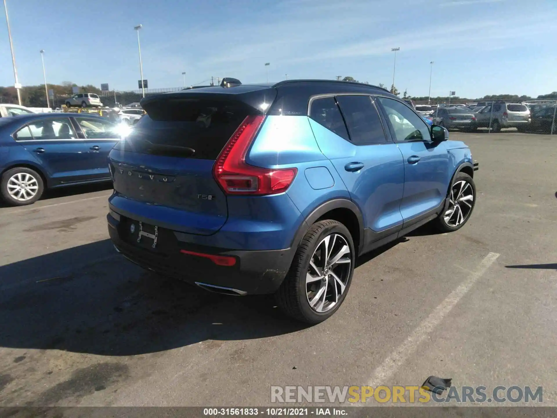 4 Photograph of a damaged car YV4162UM4K2142142 VOLVO XC40 2019