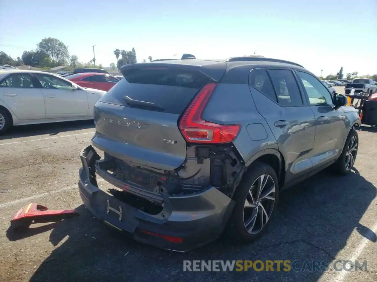 4 Photograph of a damaged car YV4162UM5K2049839 VOLVO XC40 2019