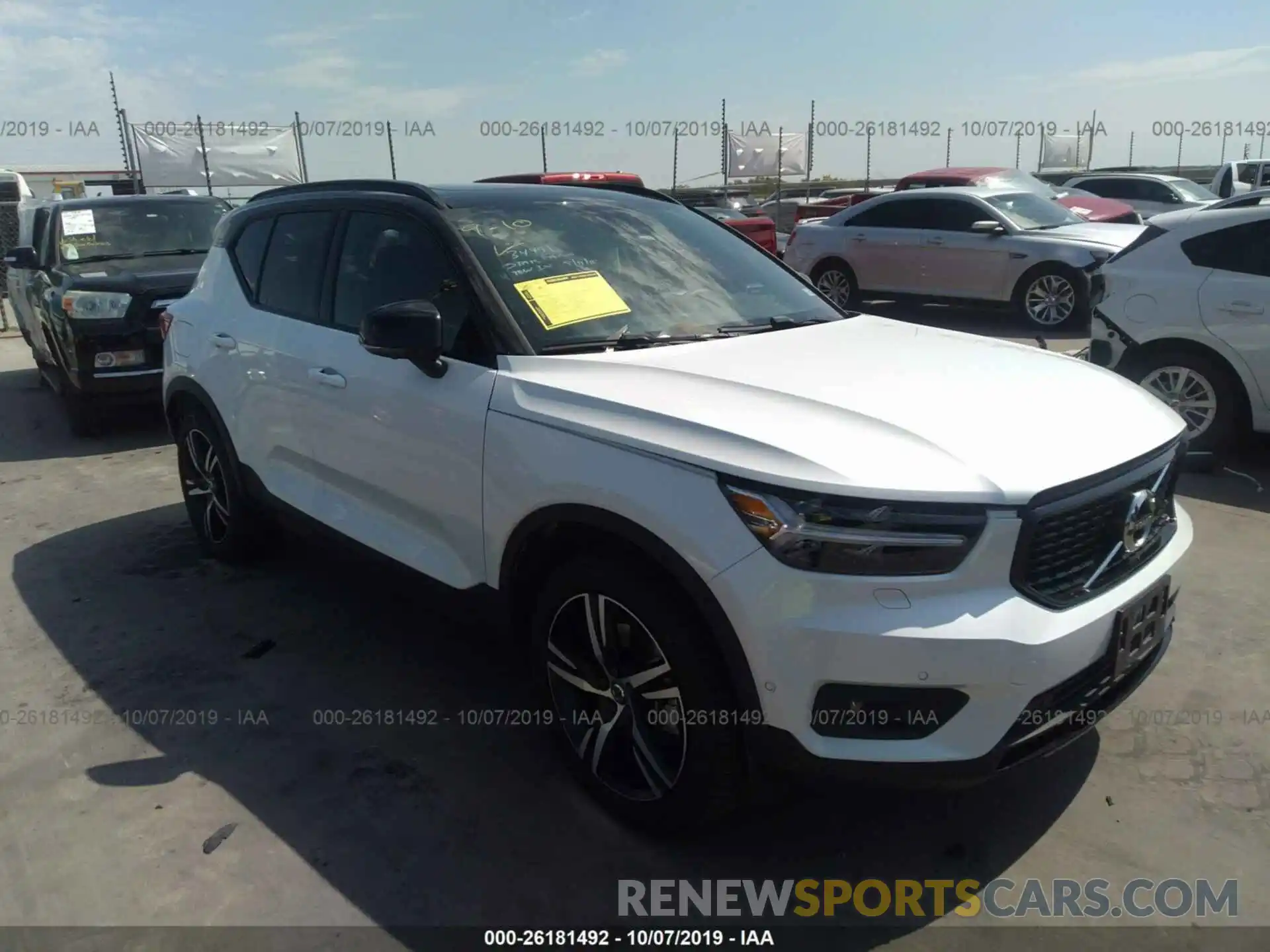 1 Photograph of a damaged car YV4162UM5K2111367 VOLVO XC40 2019