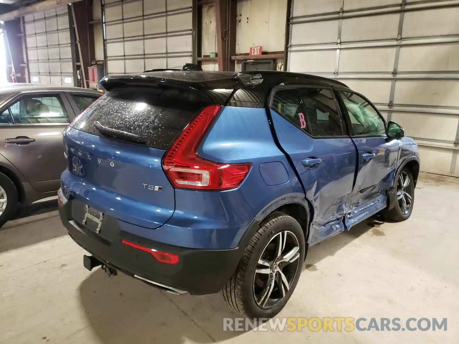 4 Photograph of a damaged car YV4162UM5K2149276 VOLVO XC40 2019