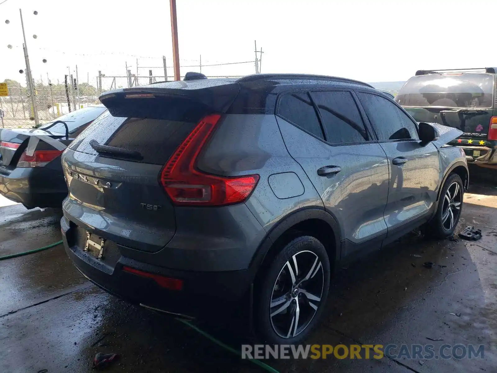 4 Photograph of a damaged car YV4162UM6K2056251 VOLVO XC40 2019