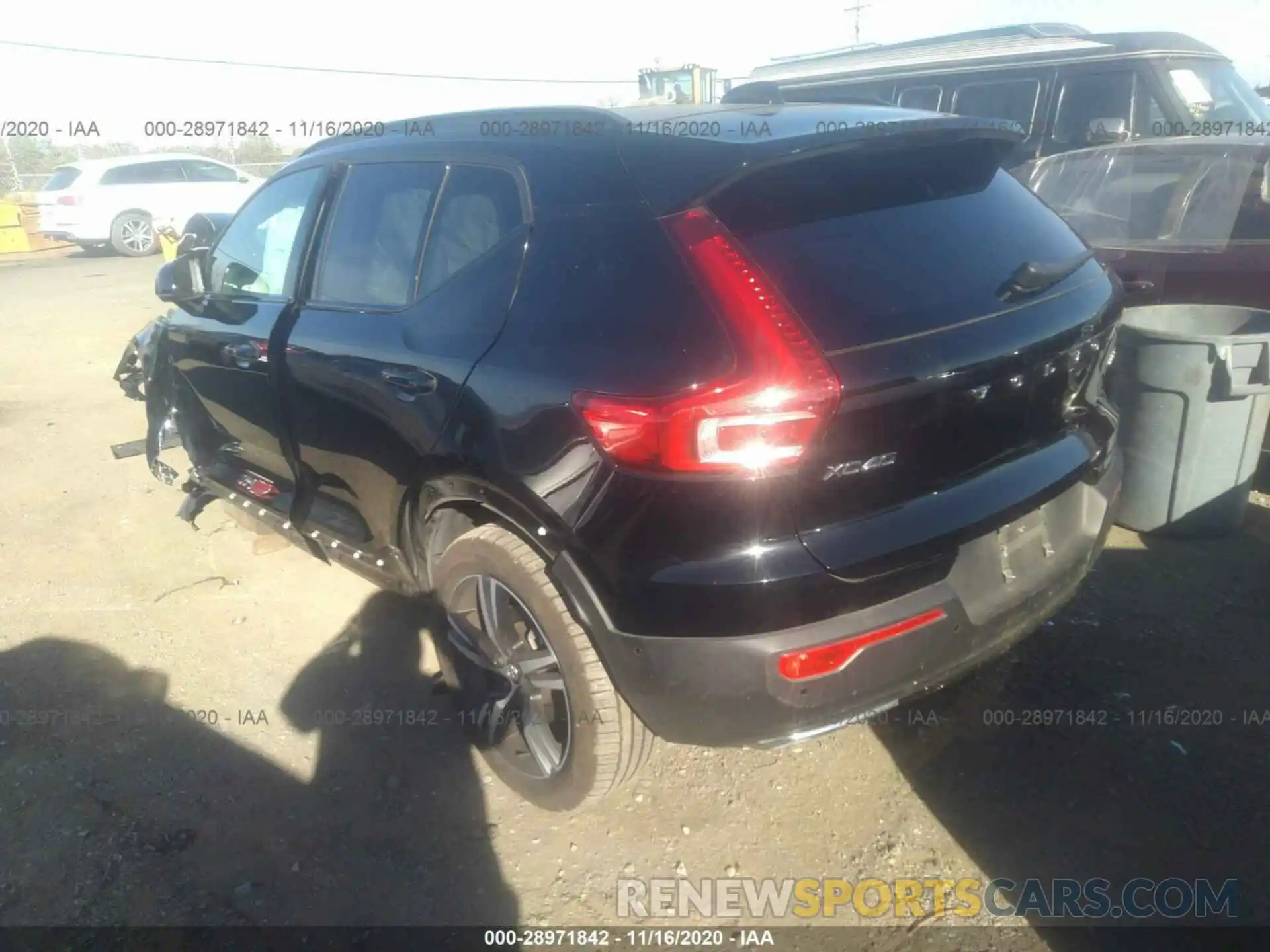 3 Photograph of a damaged car YV4162UM6K2092392 VOLVO XC40 2019