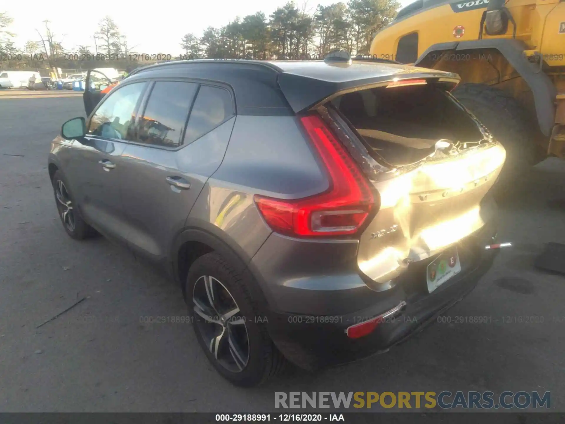 3 Photograph of a damaged car YV4162UM6K2132583 VOLVO XC40 2019