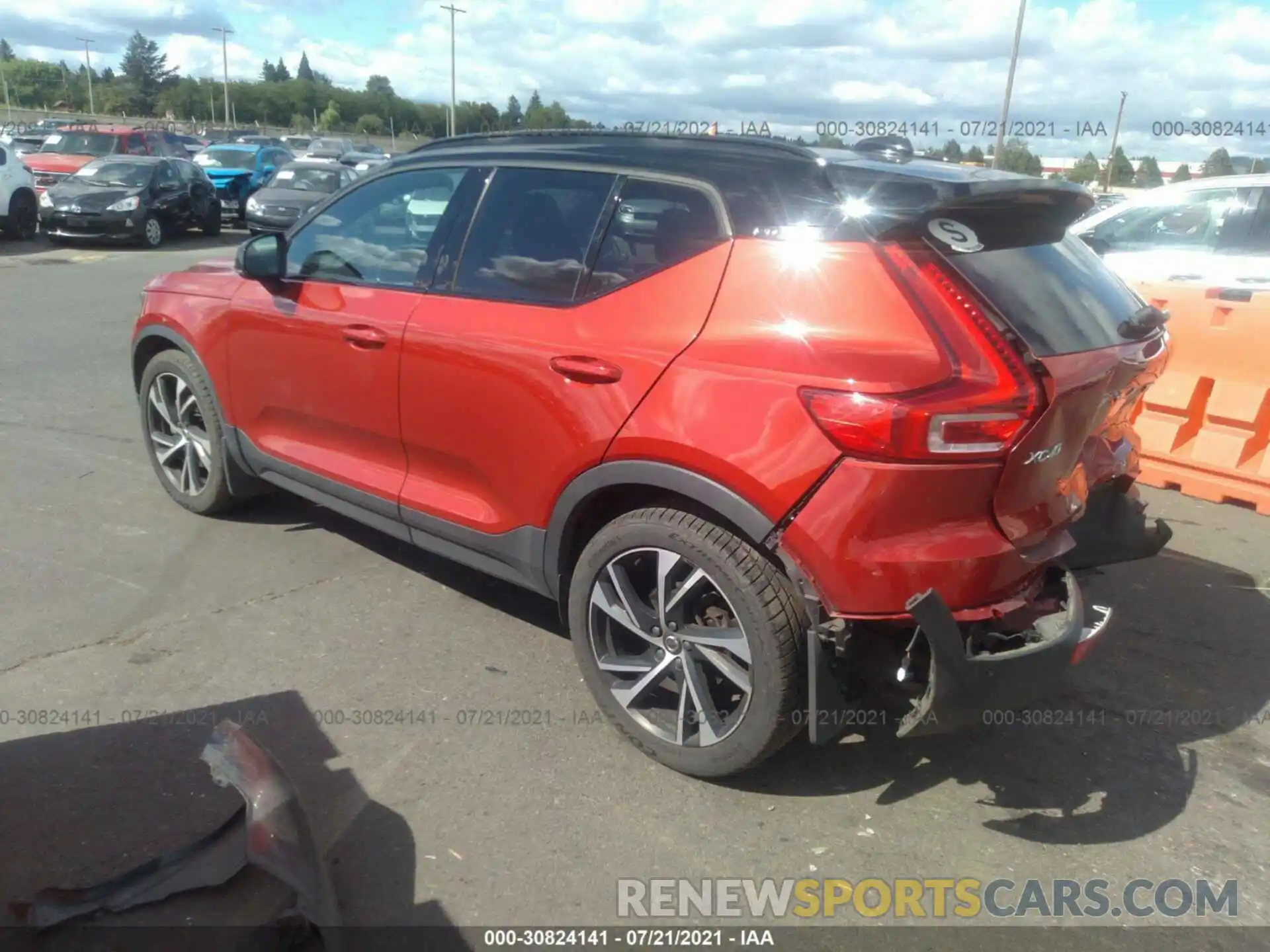 3 Photograph of a damaged car YV4162UM7K2059191 VOLVO XC40 2019