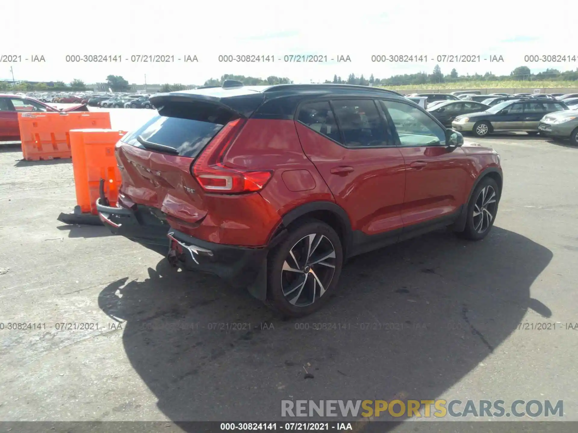 4 Photograph of a damaged car YV4162UM7K2059191 VOLVO XC40 2019