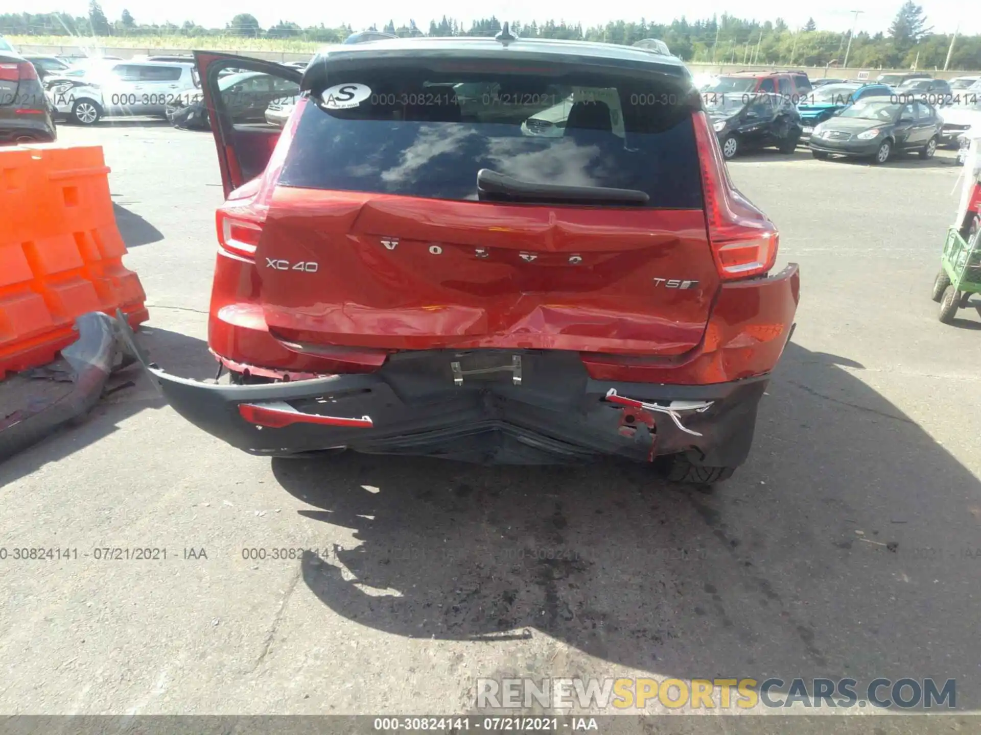 6 Photograph of a damaged car YV4162UM7K2059191 VOLVO XC40 2019