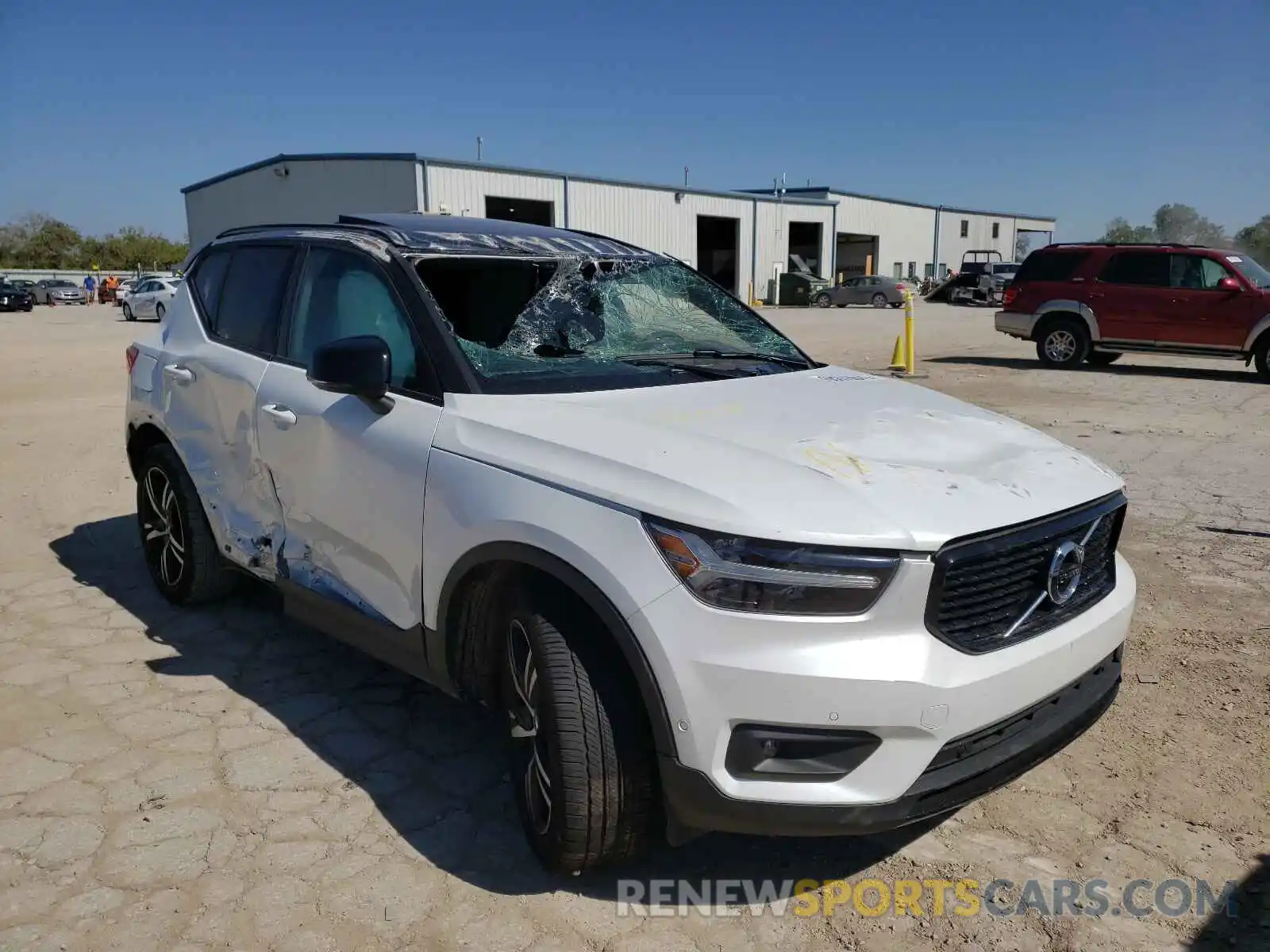 1 Photograph of a damaged car YV4162UM7K2062348 VOLVO XC40 2019