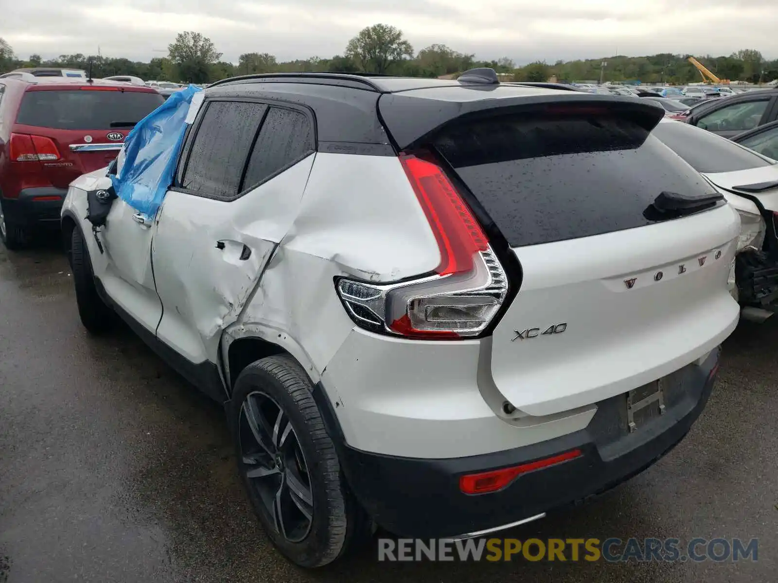 3 Photograph of a damaged car YV4162UM7K2062348 VOLVO XC40 2019