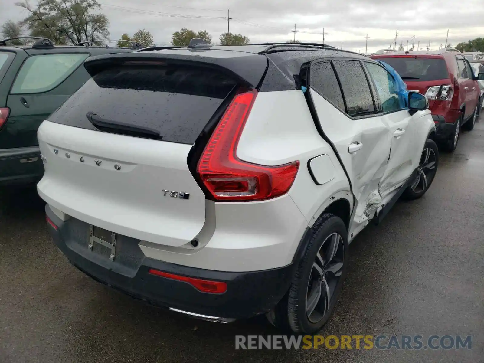 4 Photograph of a damaged car YV4162UM7K2062348 VOLVO XC40 2019