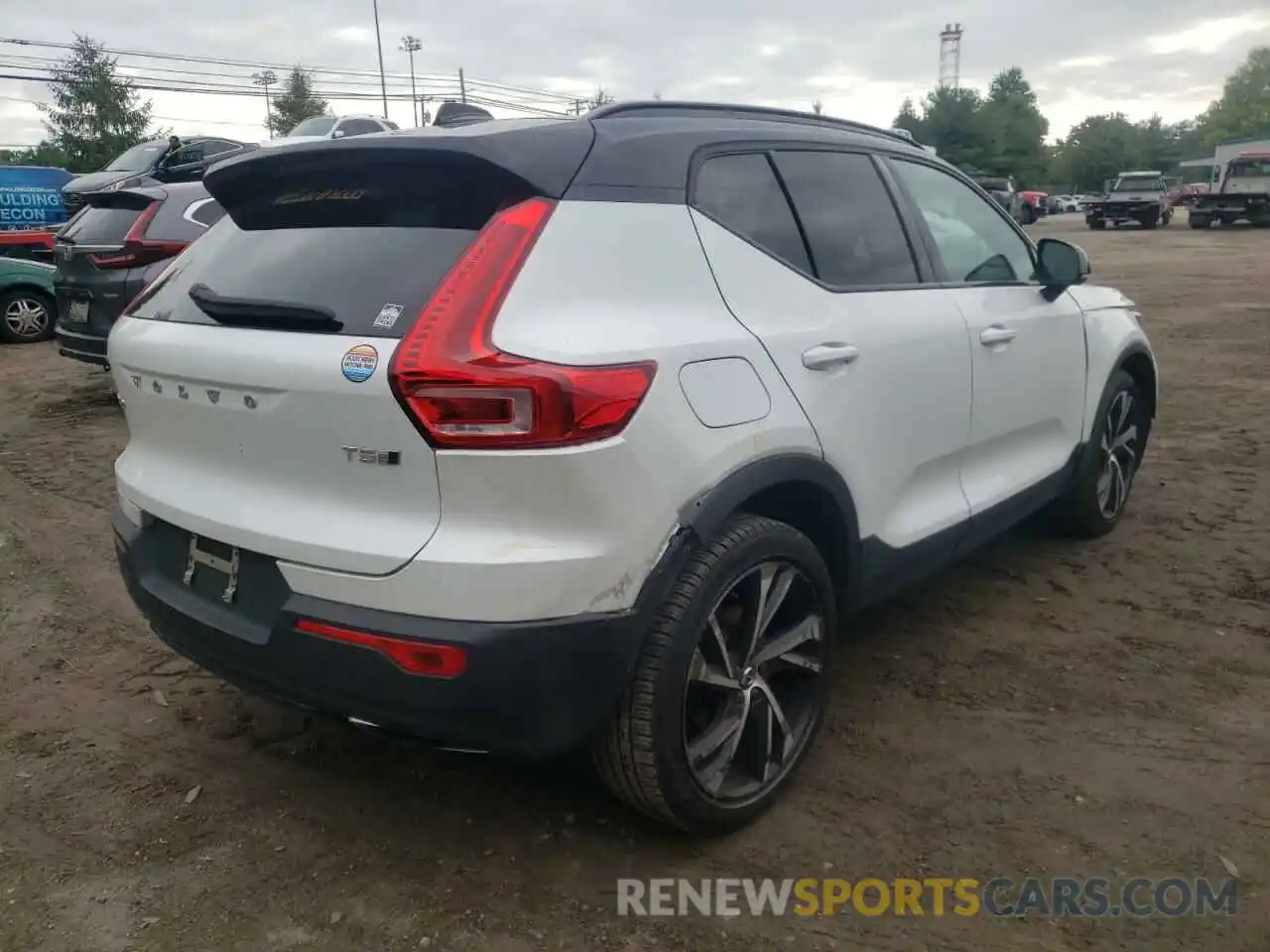 4 Photograph of a damaged car YV4162UM7K2096323 VOLVO XC40 2019