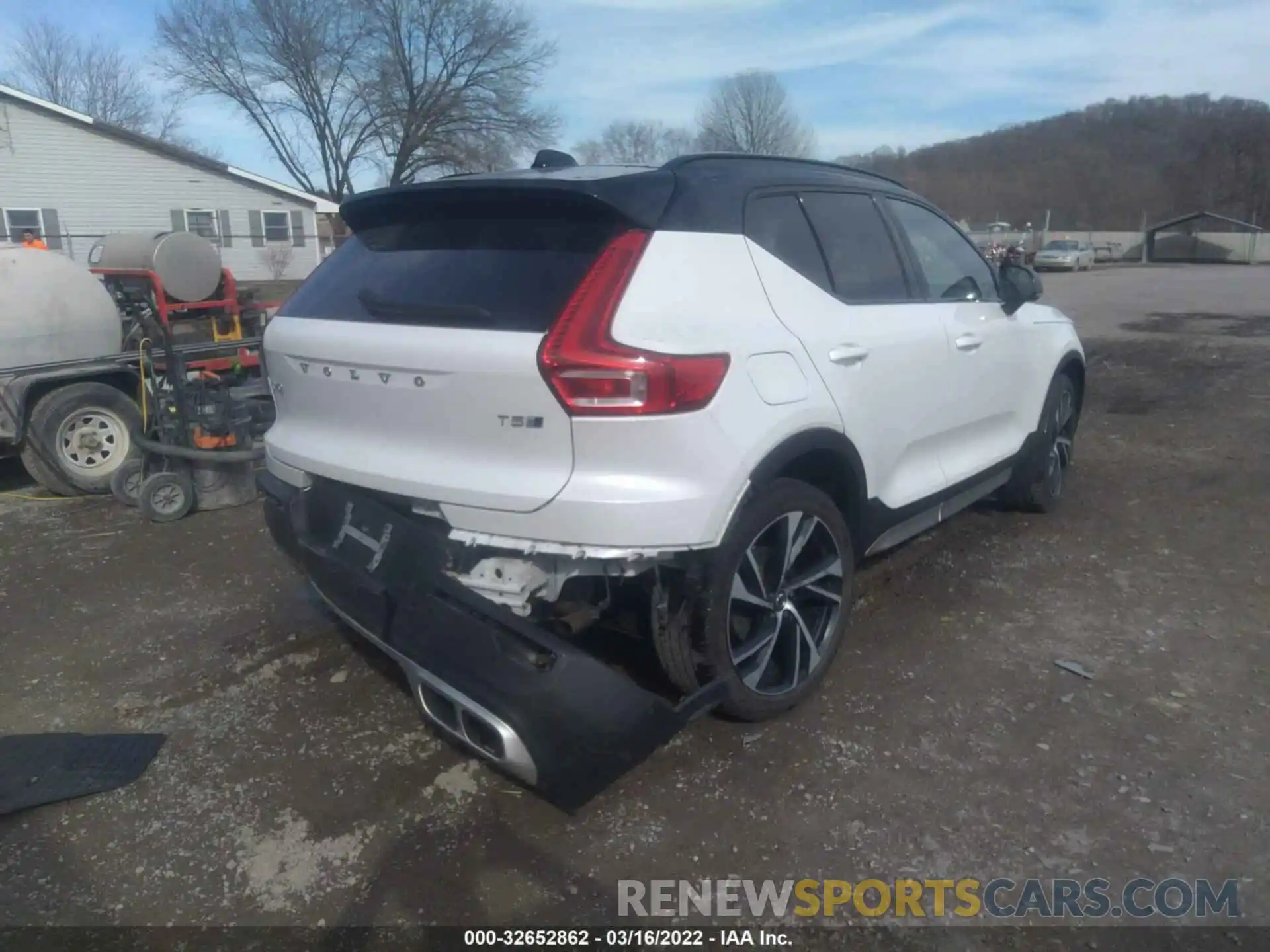 6 Photograph of a damaged car YV4162UM7K2123696 VOLVO XC40 2019