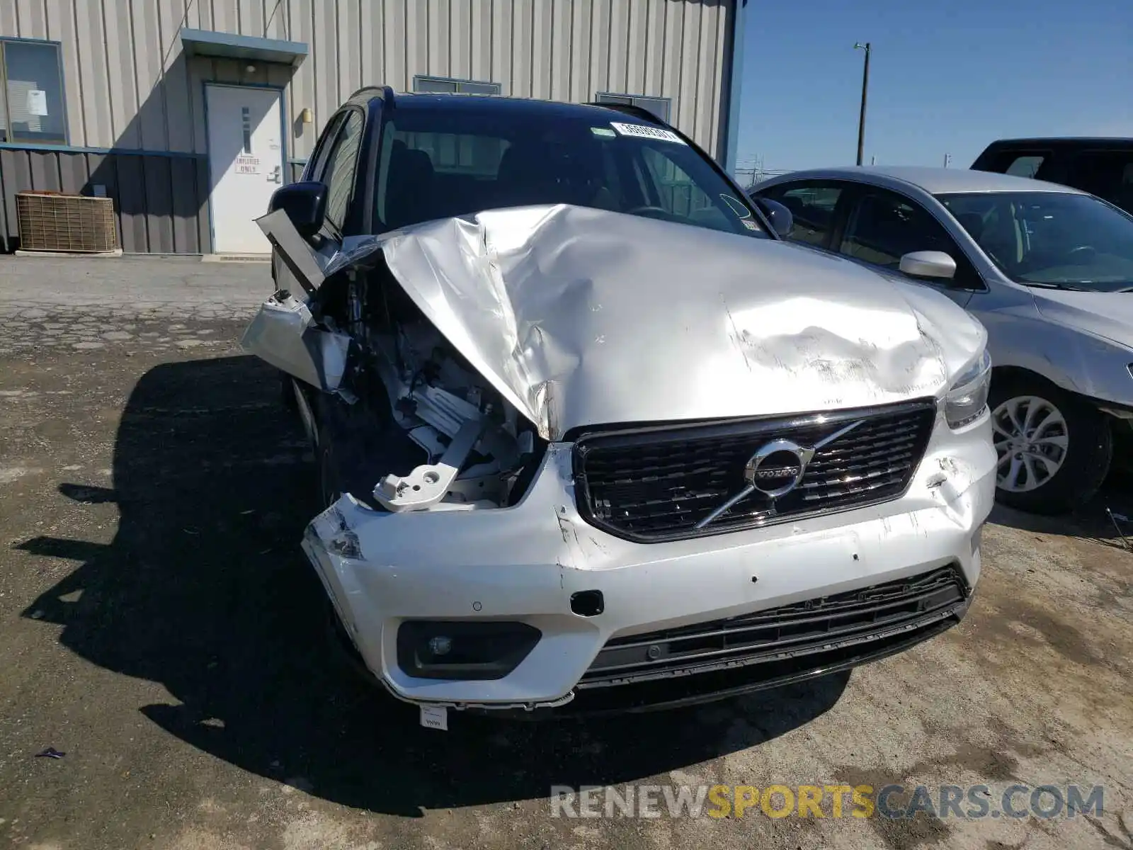 9 Photograph of a damaged car YV4162UM8K2077778 VOLVO XC40 2019