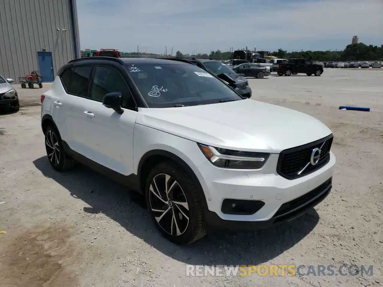 1 Photograph of a damaged car YV4162UM8K2113775 VOLVO XC40 2019