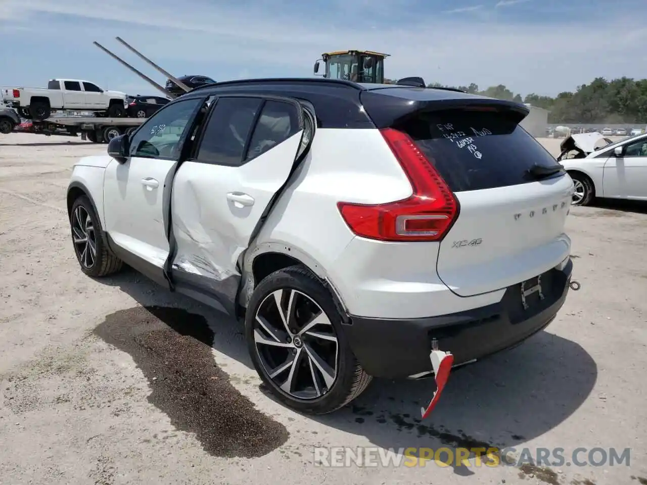 3 Photograph of a damaged car YV4162UM8K2113775 VOLVO XC40 2019