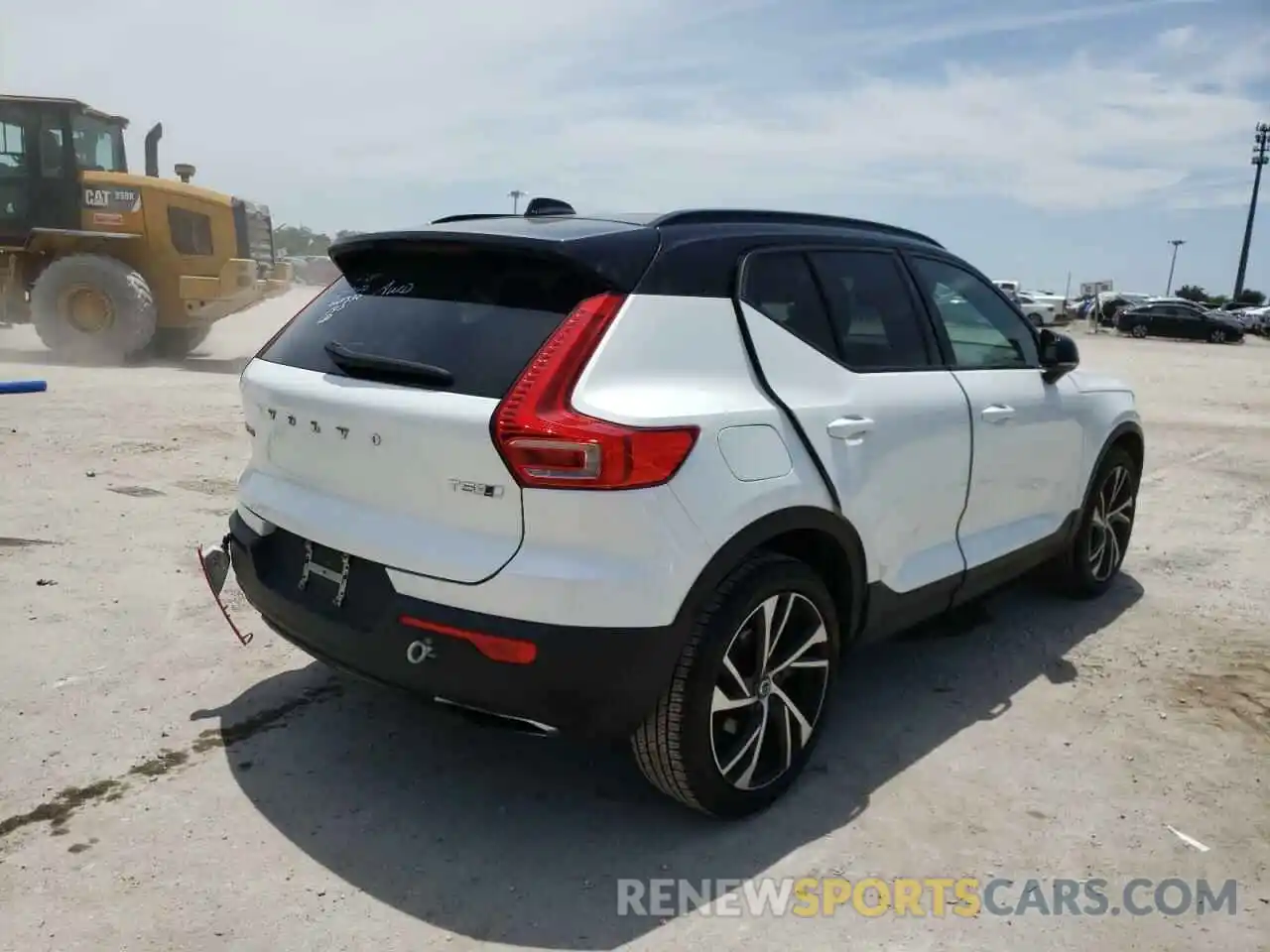 4 Photograph of a damaged car YV4162UM8K2113775 VOLVO XC40 2019