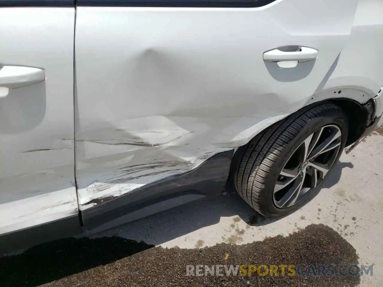 9 Photograph of a damaged car YV4162UM8K2113775 VOLVO XC40 2019