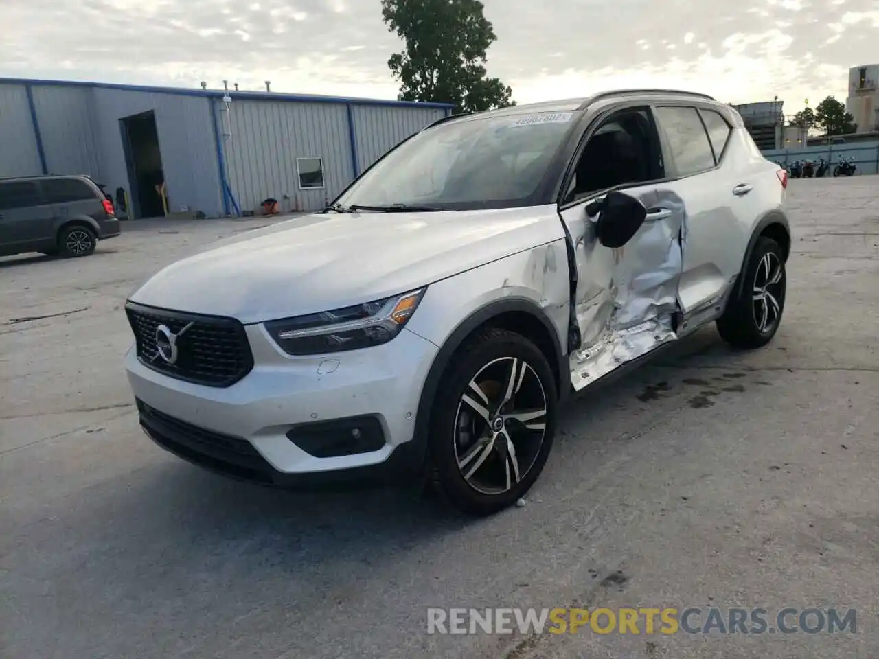 2 Photograph of a damaged car YV4162UM8K2118295 VOLVO XC40 2019