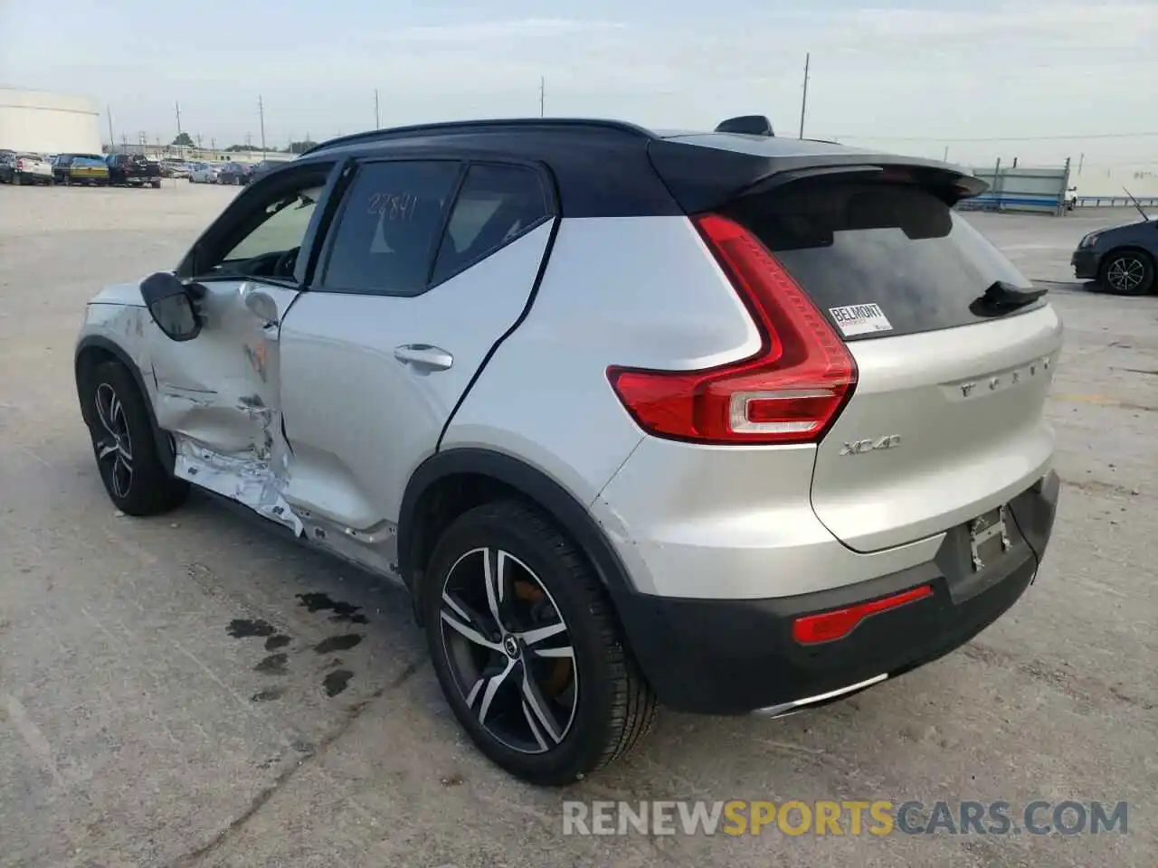 3 Photograph of a damaged car YV4162UM8K2118295 VOLVO XC40 2019