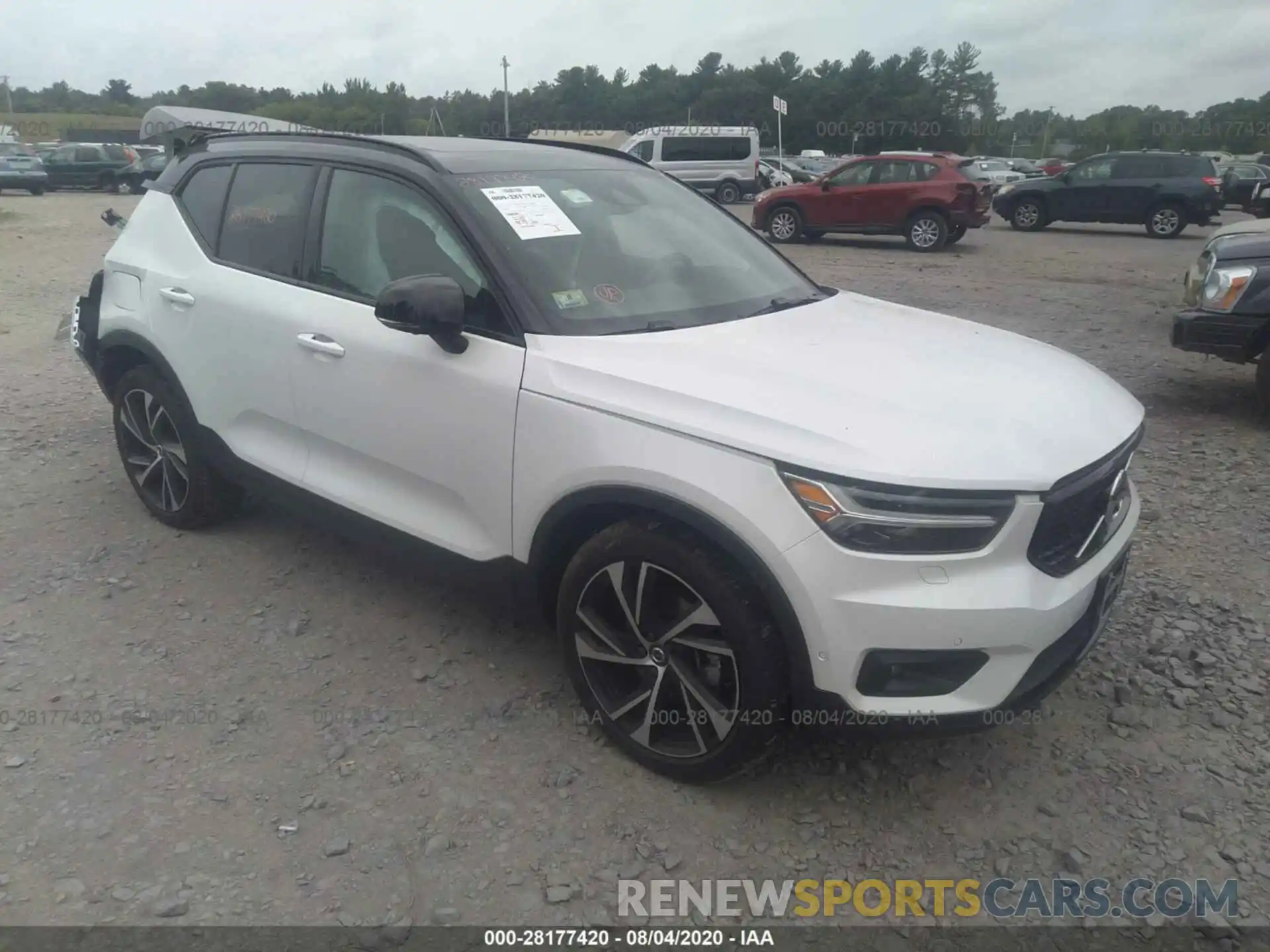 1 Photograph of a damaged car YV4162UM8K2145772 VOLVO XC40 2019