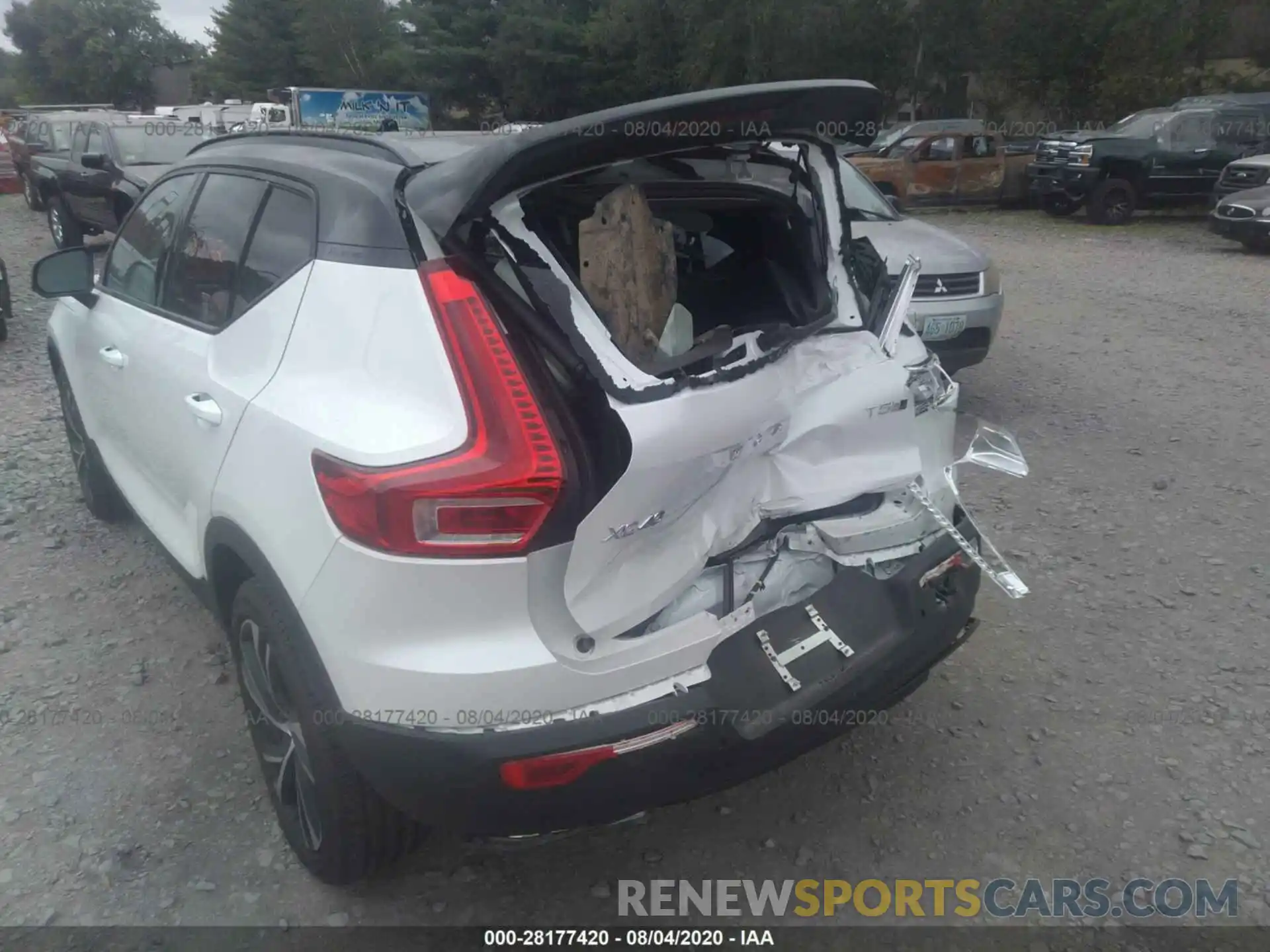 6 Photograph of a damaged car YV4162UM8K2145772 VOLVO XC40 2019