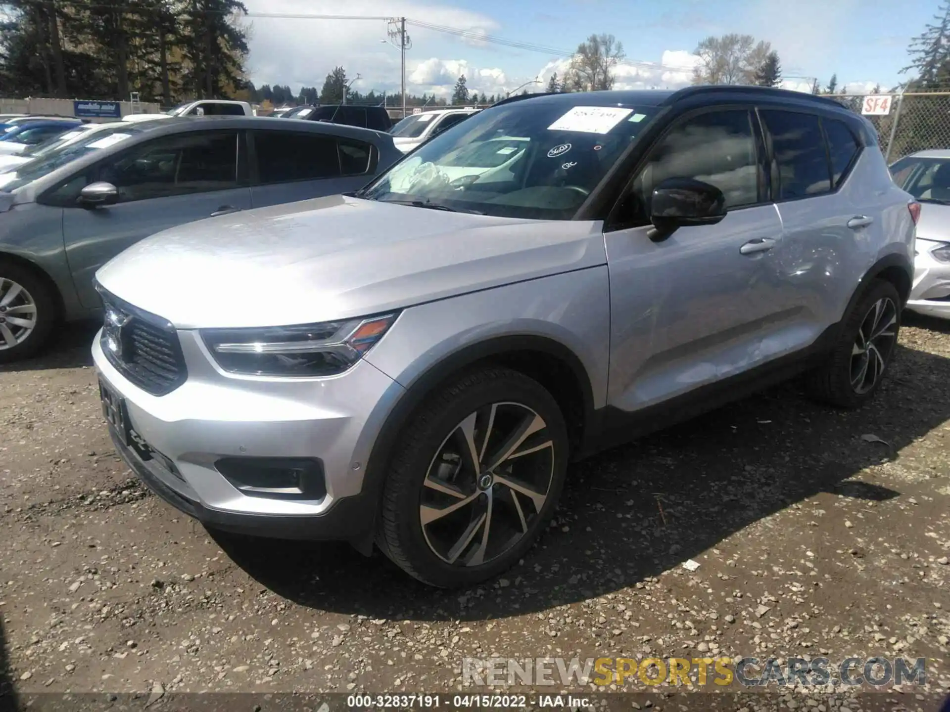 2 Photograph of a damaged car YV4162UM8K2153404 VOLVO XC40 2019