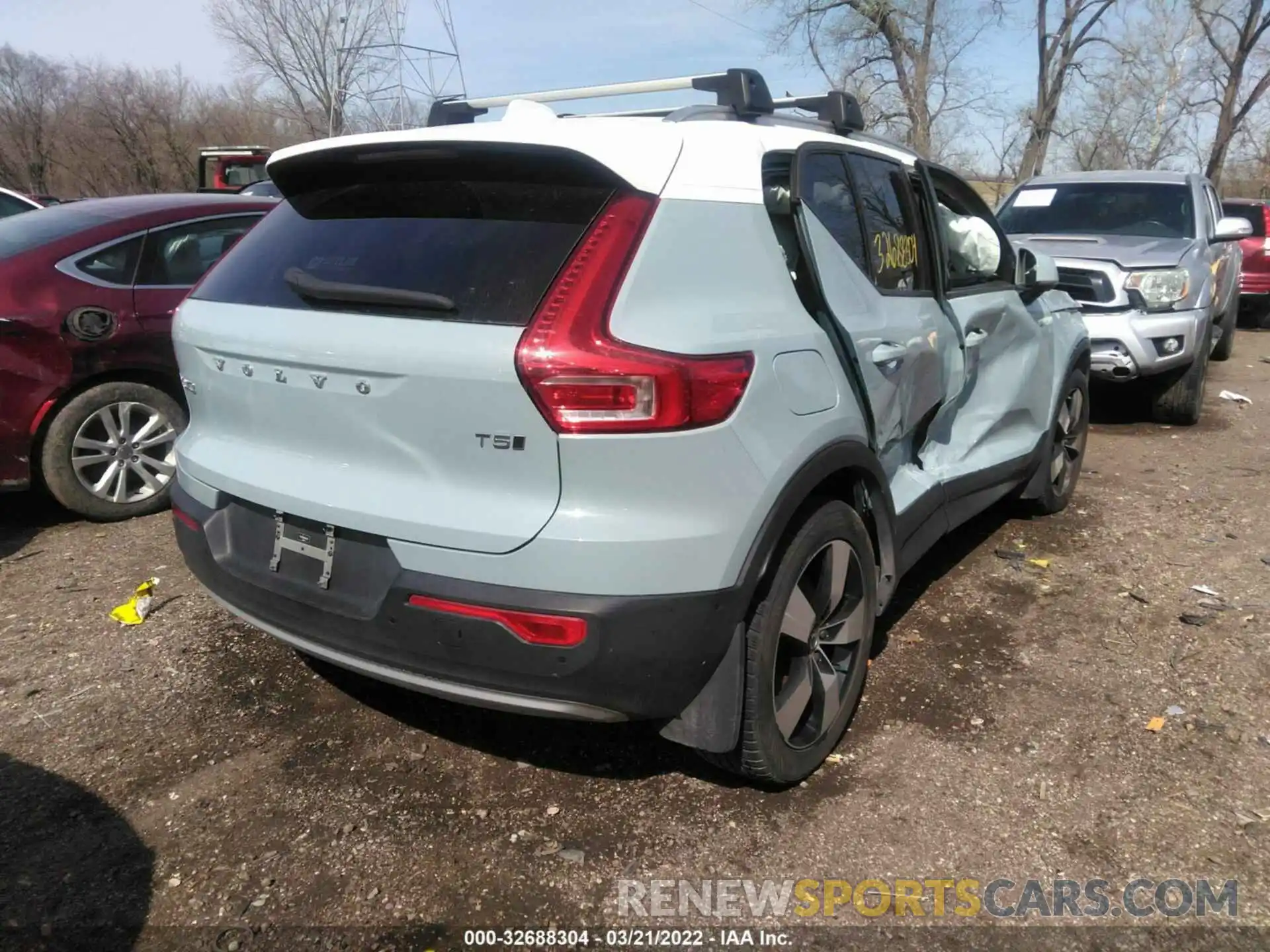 4 Photograph of a damaged car YV4162XZ0K2003231 VOLVO XC40 2019