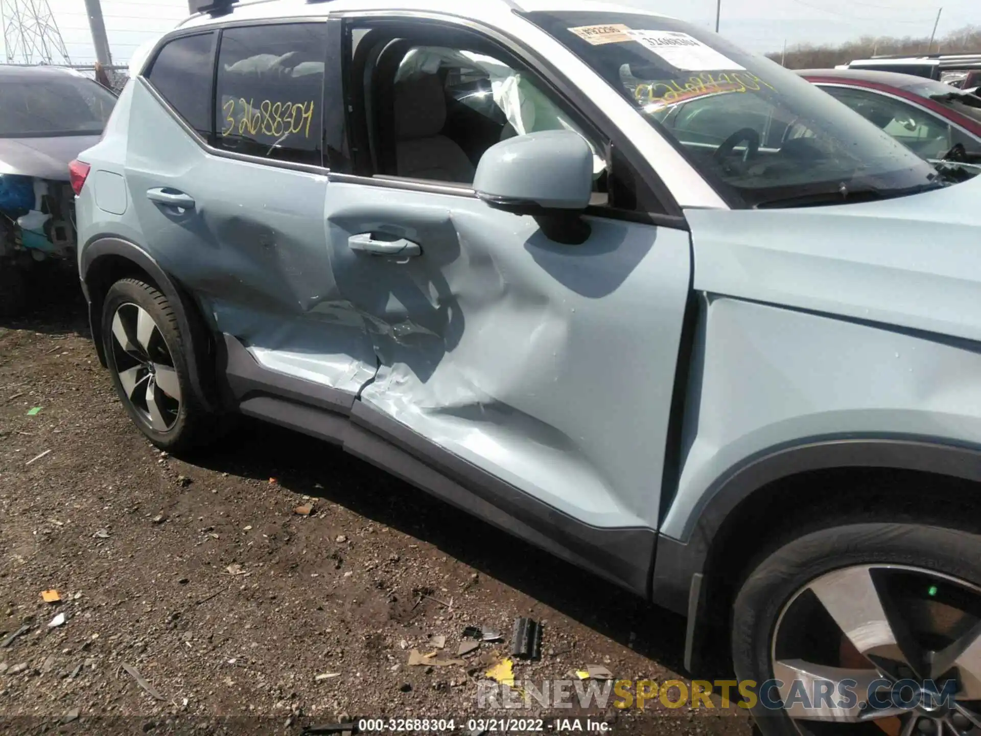 6 Photograph of a damaged car YV4162XZ0K2003231 VOLVO XC40 2019