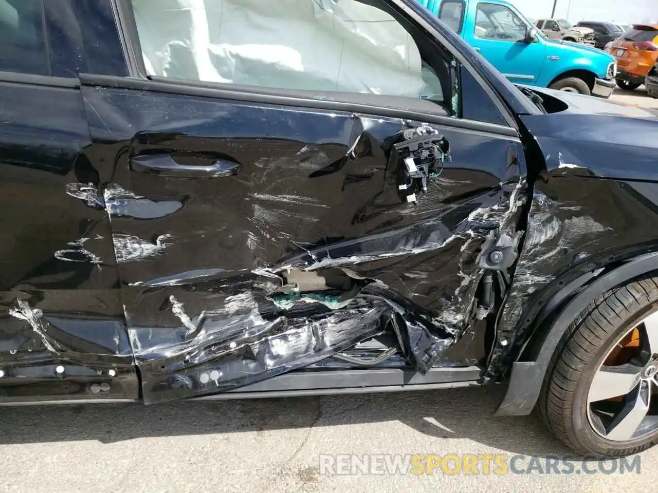 9 Photograph of a damaged car YV4162XZ0K2009370 VOLVO XC40 2019