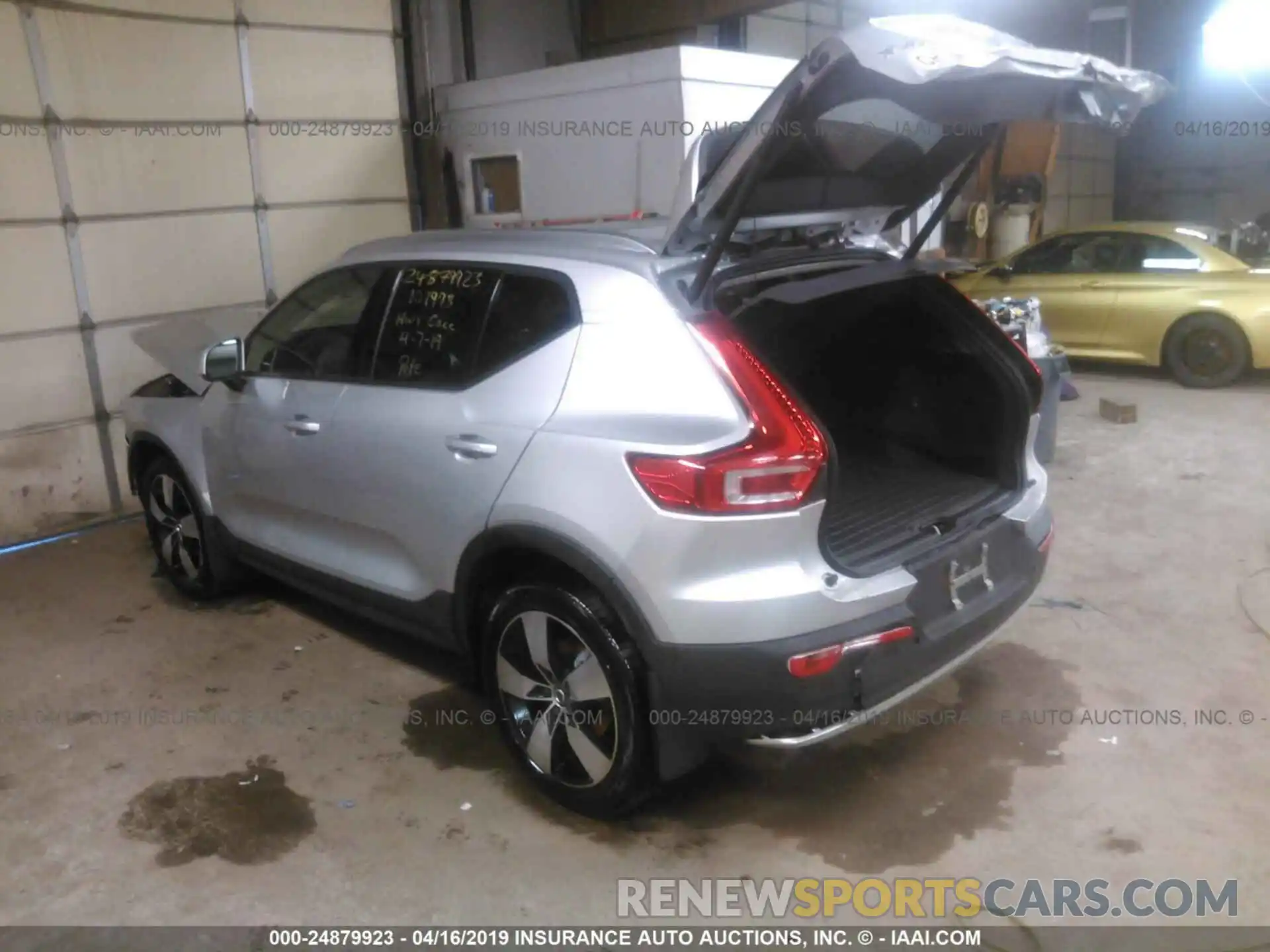 3 Photograph of a damaged car YV4162XZ3K2014868 VOLVO XC40 2019