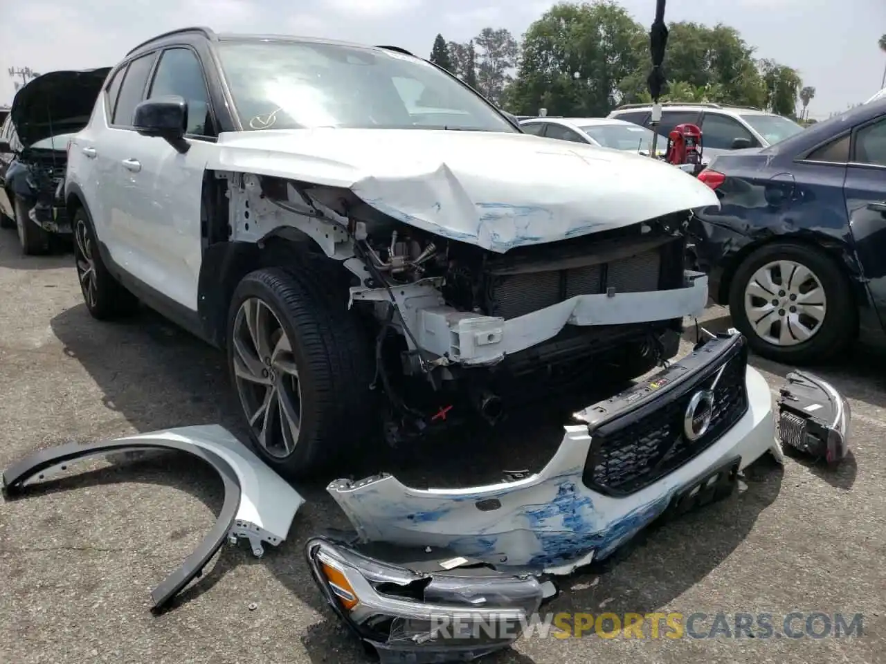 1 Photograph of a damaged car YV4162XZ3K2019262 VOLVO XC40 2019