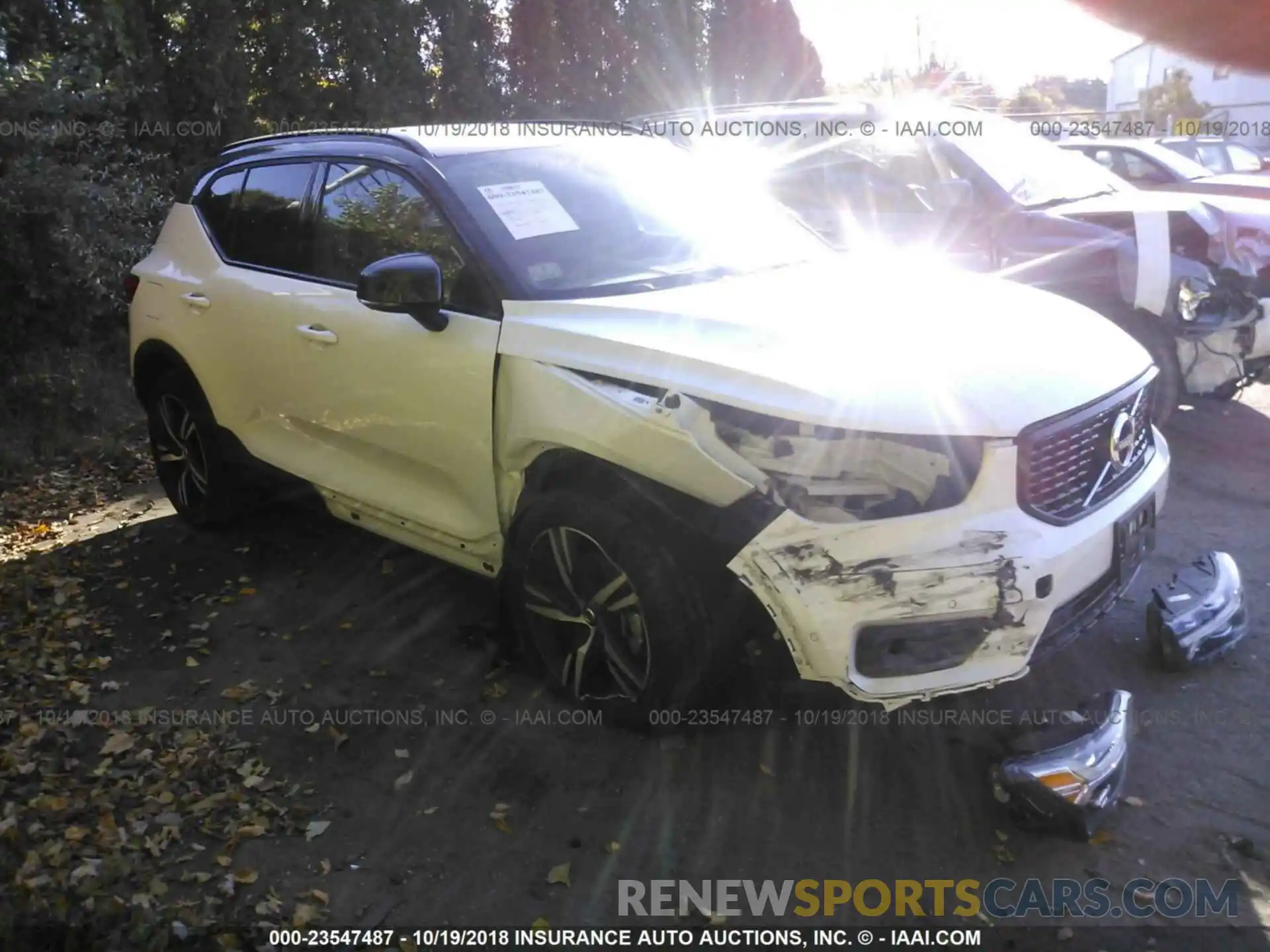 1 Photograph of a damaged car YV4162XZ4K2006357 Volvo Xc40 2019