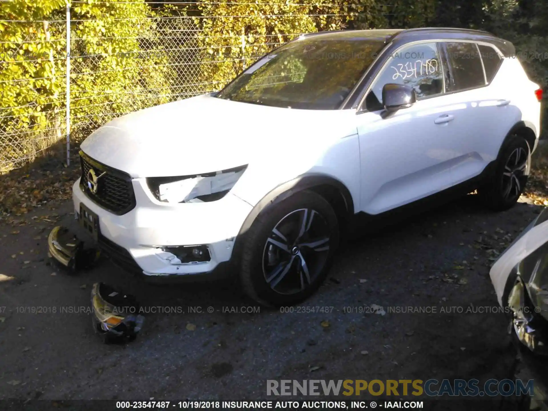 2 Photograph of a damaged car YV4162XZ4K2006357 Volvo Xc40 2019