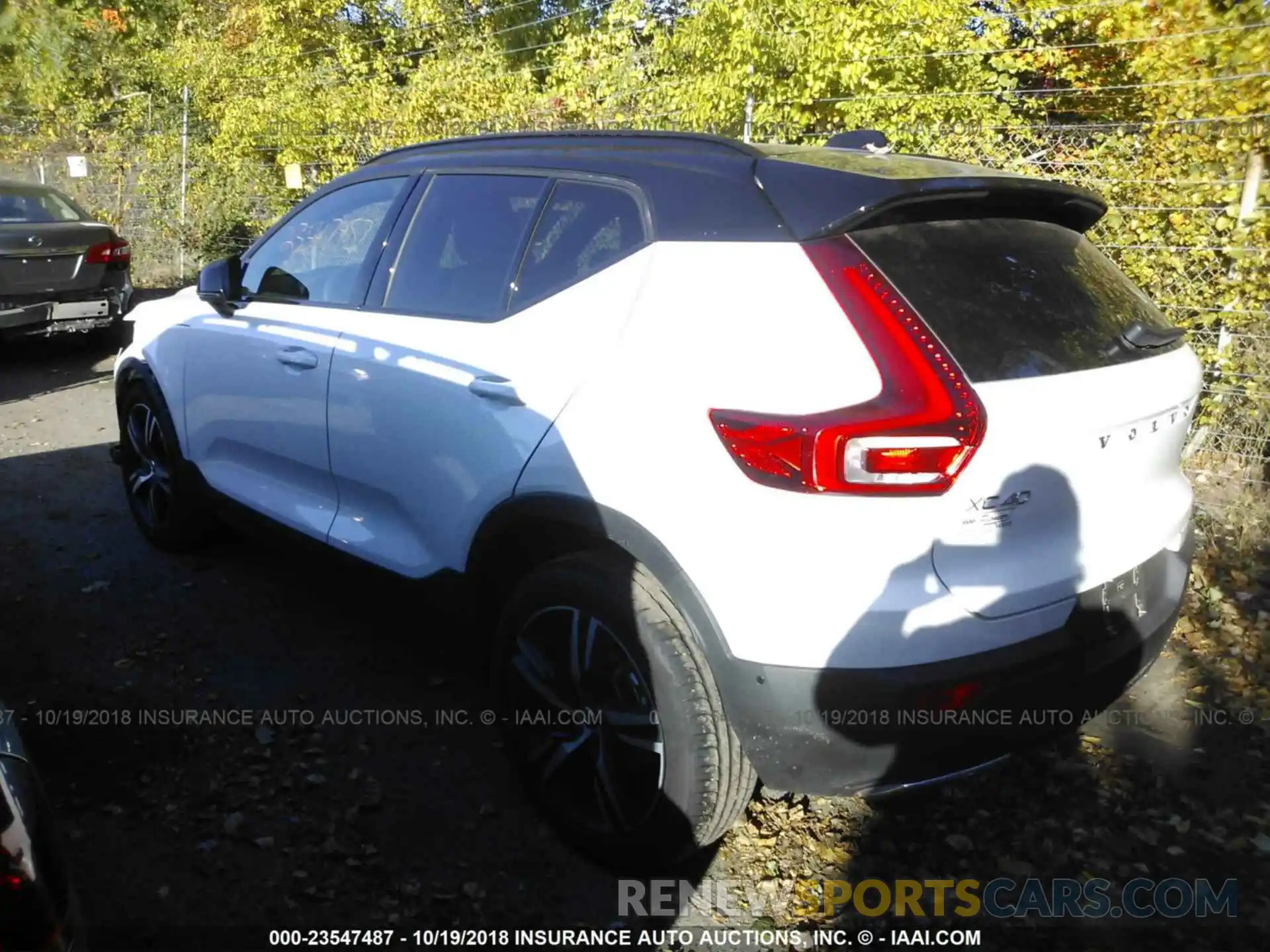 3 Photograph of a damaged car YV4162XZ4K2006357 Volvo Xc40 2019