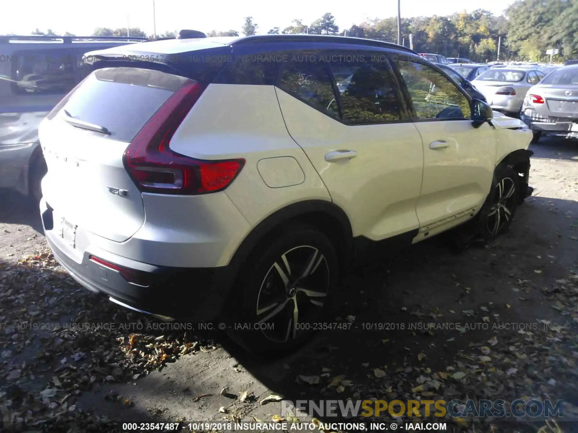 4 Photograph of a damaged car YV4162XZ4K2006357 Volvo Xc40 2019