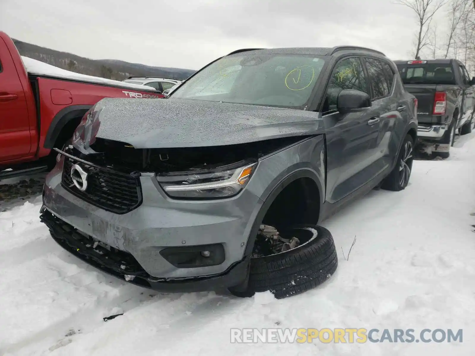 2 Photograph of a damaged car YV4162XZ4K2010165 VOLVO XC40 2019