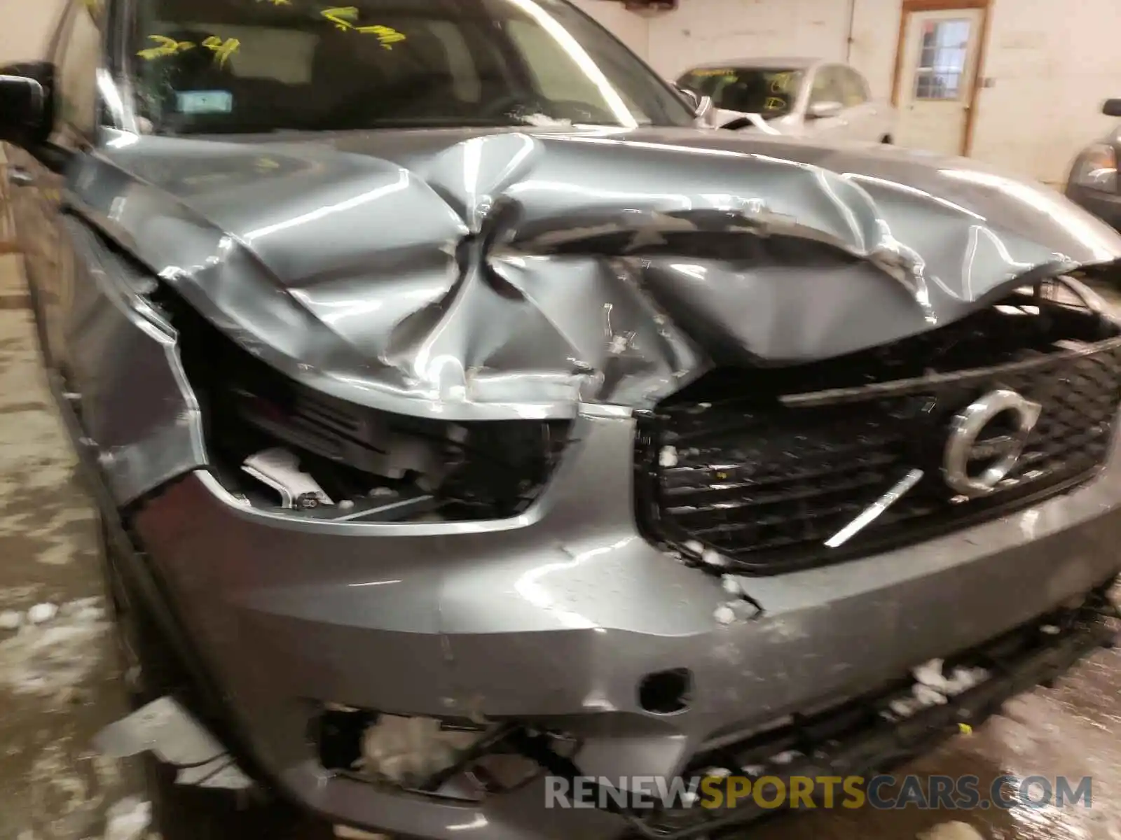 9 Photograph of a damaged car YV4162XZ4K2010165 VOLVO XC40 2019