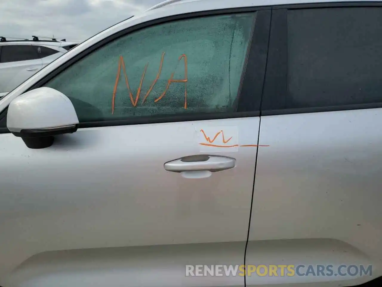 9 Photograph of a damaged car YV4162XZ4K2021456 VOLVO XC40 2019