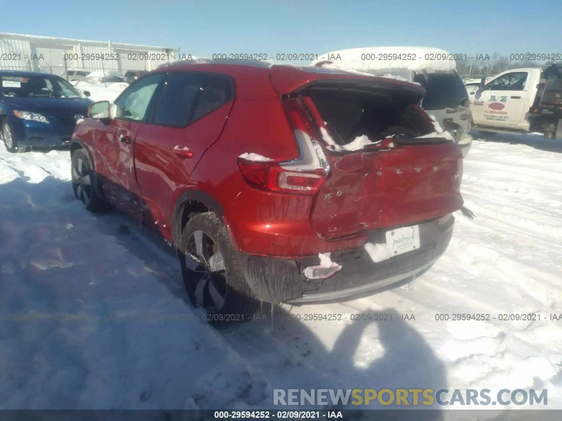 3 Photograph of a damaged car YV4162XZ5K2009168 VOLVO XC40 2019