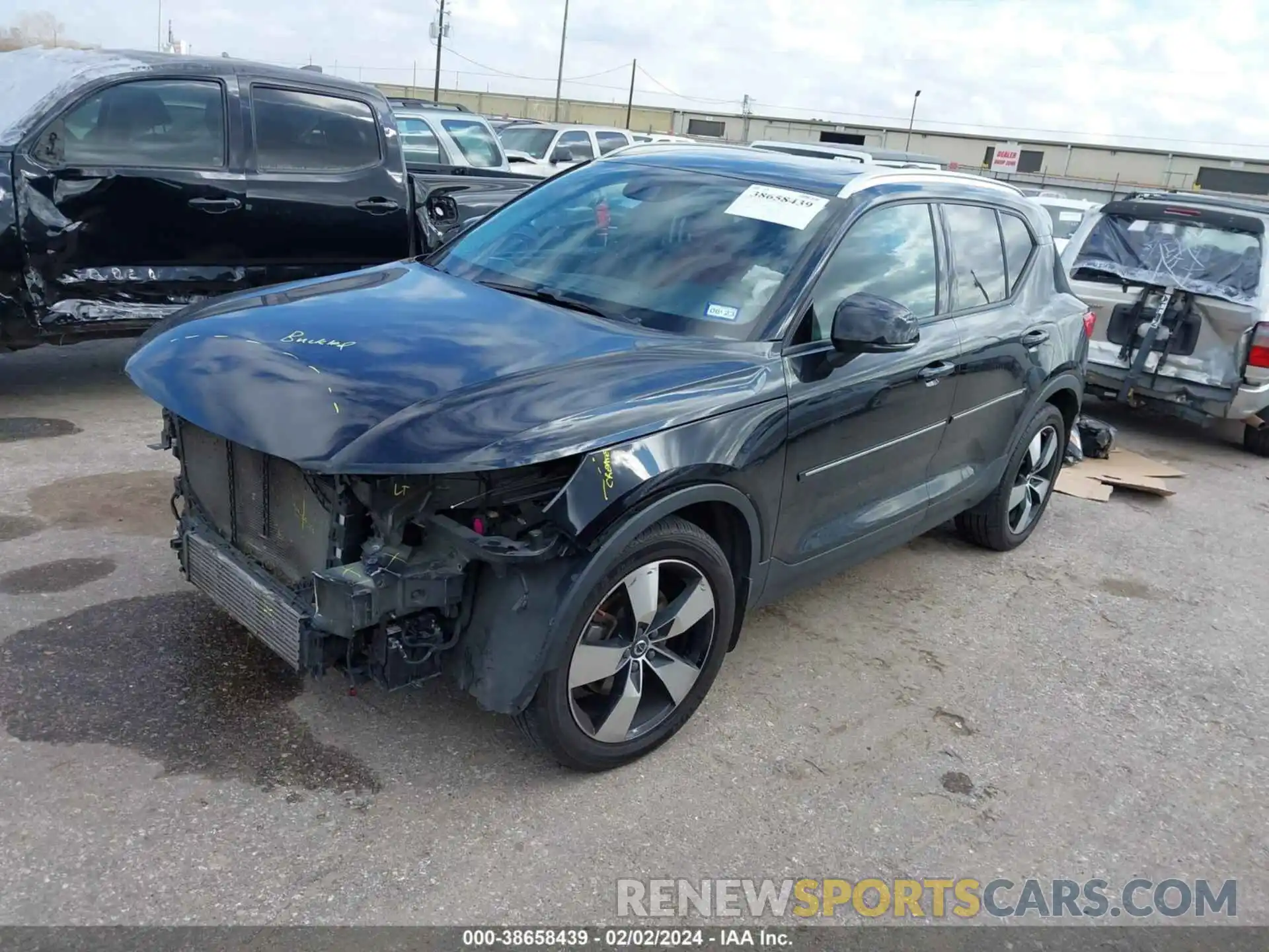 2 Photograph of a damaged car YV4162XZ5K2010272 VOLVO XC40 2019