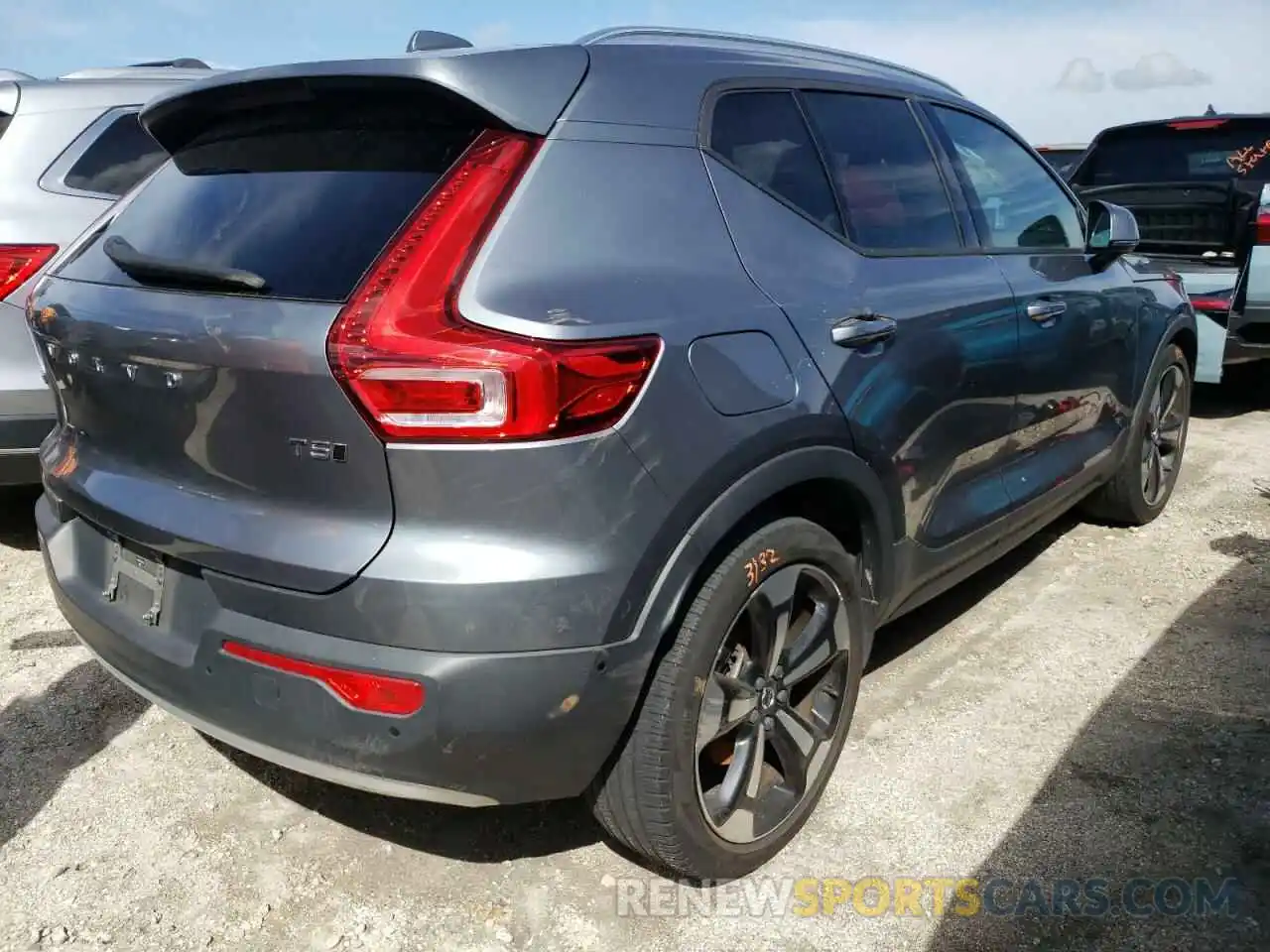 4 Photograph of a damaged car YV4162XZ7K2021192 VOLVO XC40 2019