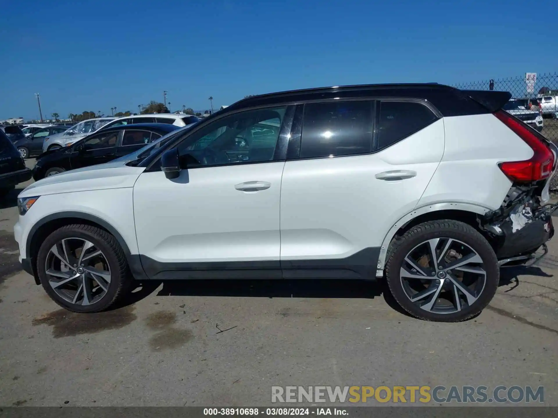 14 Photograph of a damaged car YV4162XZ9K2003762 VOLVO XC40 2019